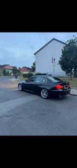 BMW E90 330i - BMW 330 mit Benzin-Antrieb: Limousine, Schaltgetriebe