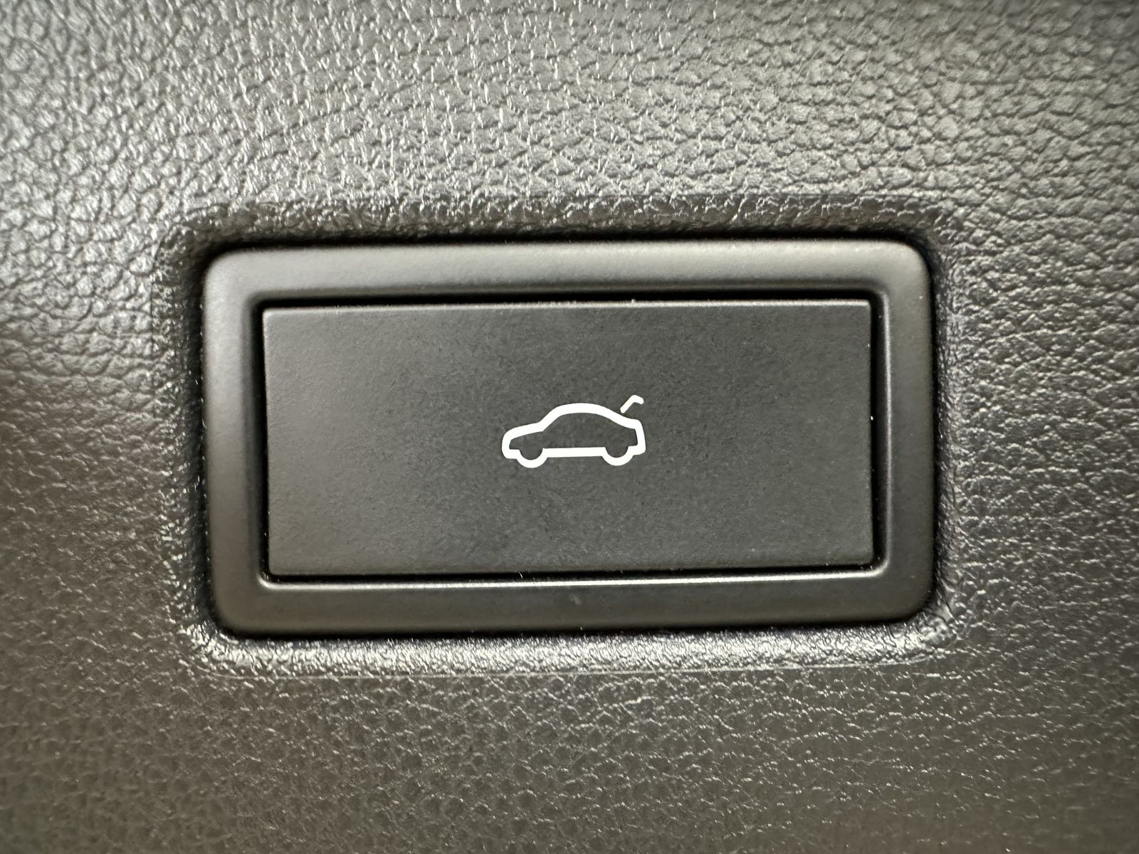 Fahrzeugabbildung Volkswagen Tiguan 4Motion Elegance/Sport NAV+LED+PANO+19ZO