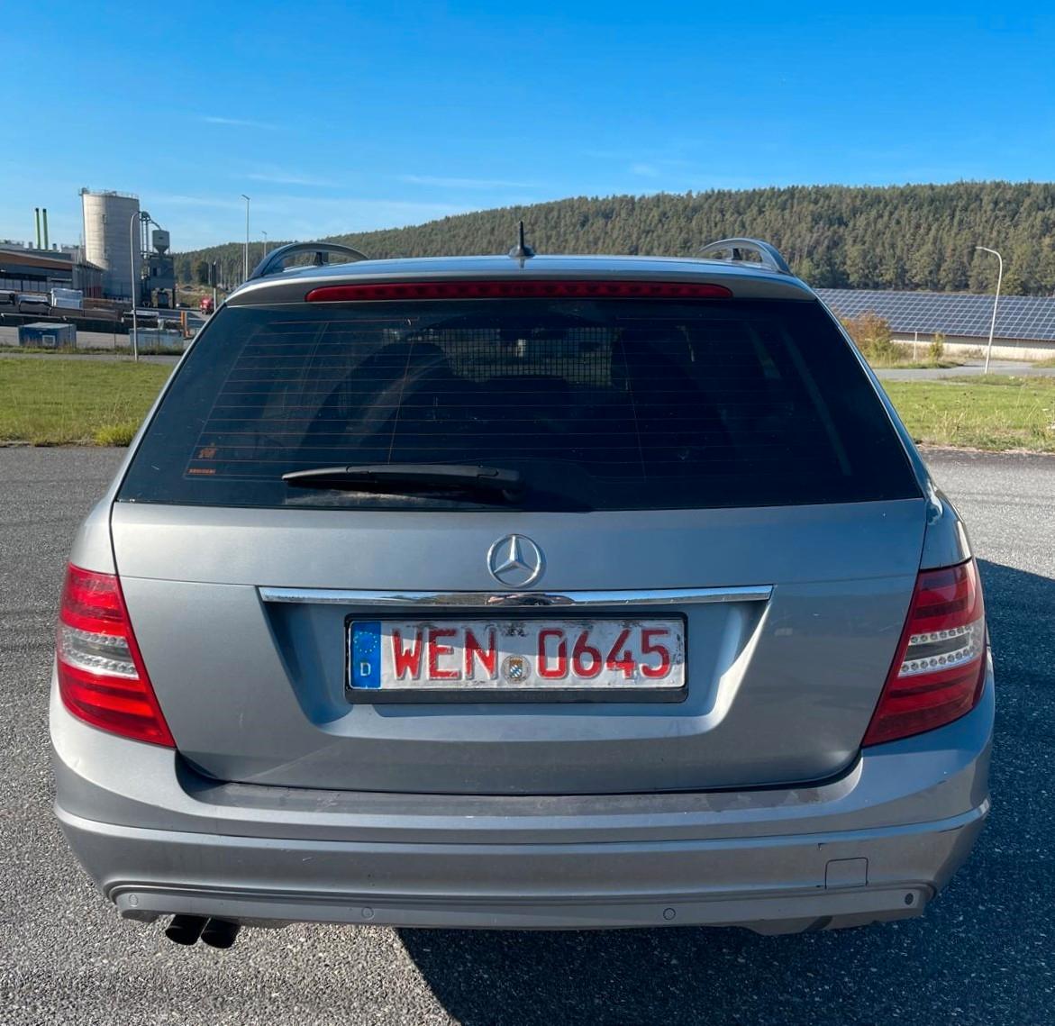 Mercedes-Benz C180 2011 — photo 20