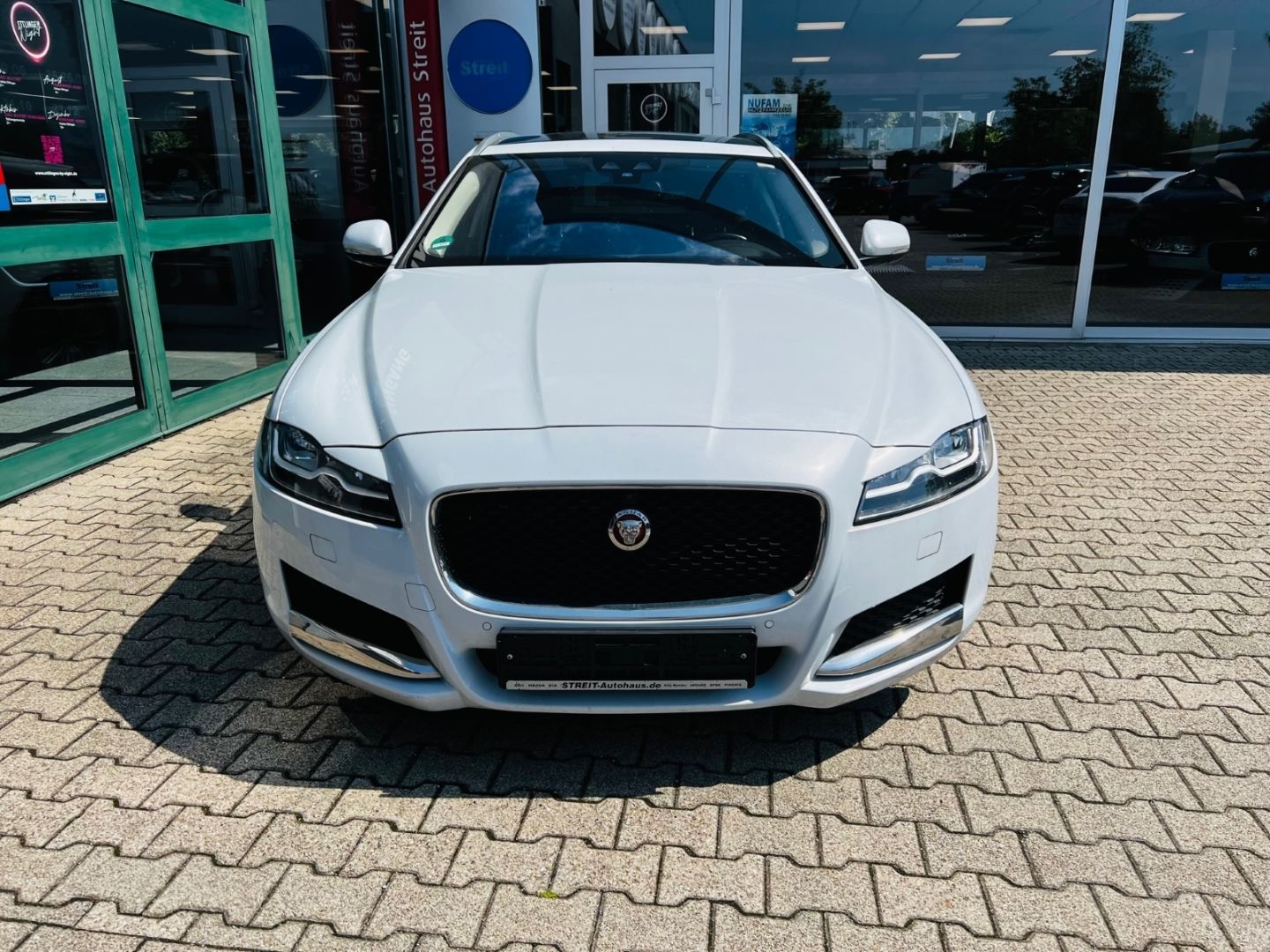 Fahrzeugabbildung Jaguar XF Sportbrake MOTORSCHADEN! Portfolio 30d