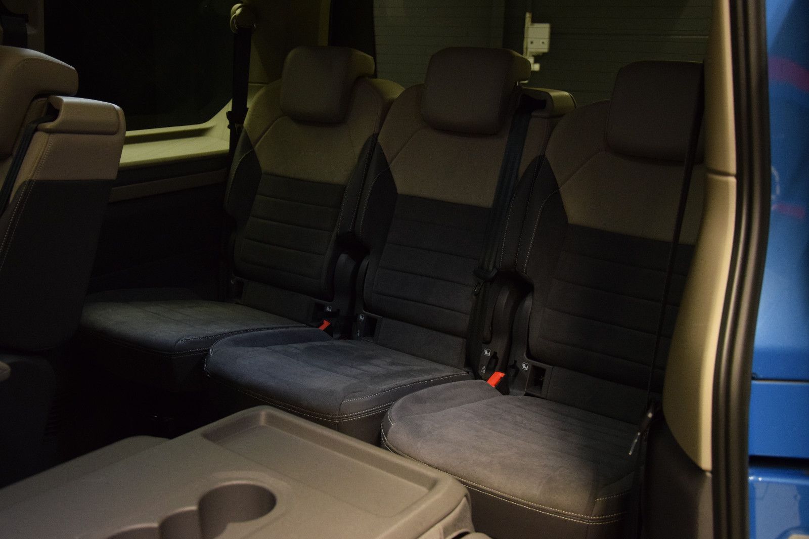 Fahrzeugabbildung Volkswagen T7 Multivan Style DSG Pano vis-a-vis Matrix AHK