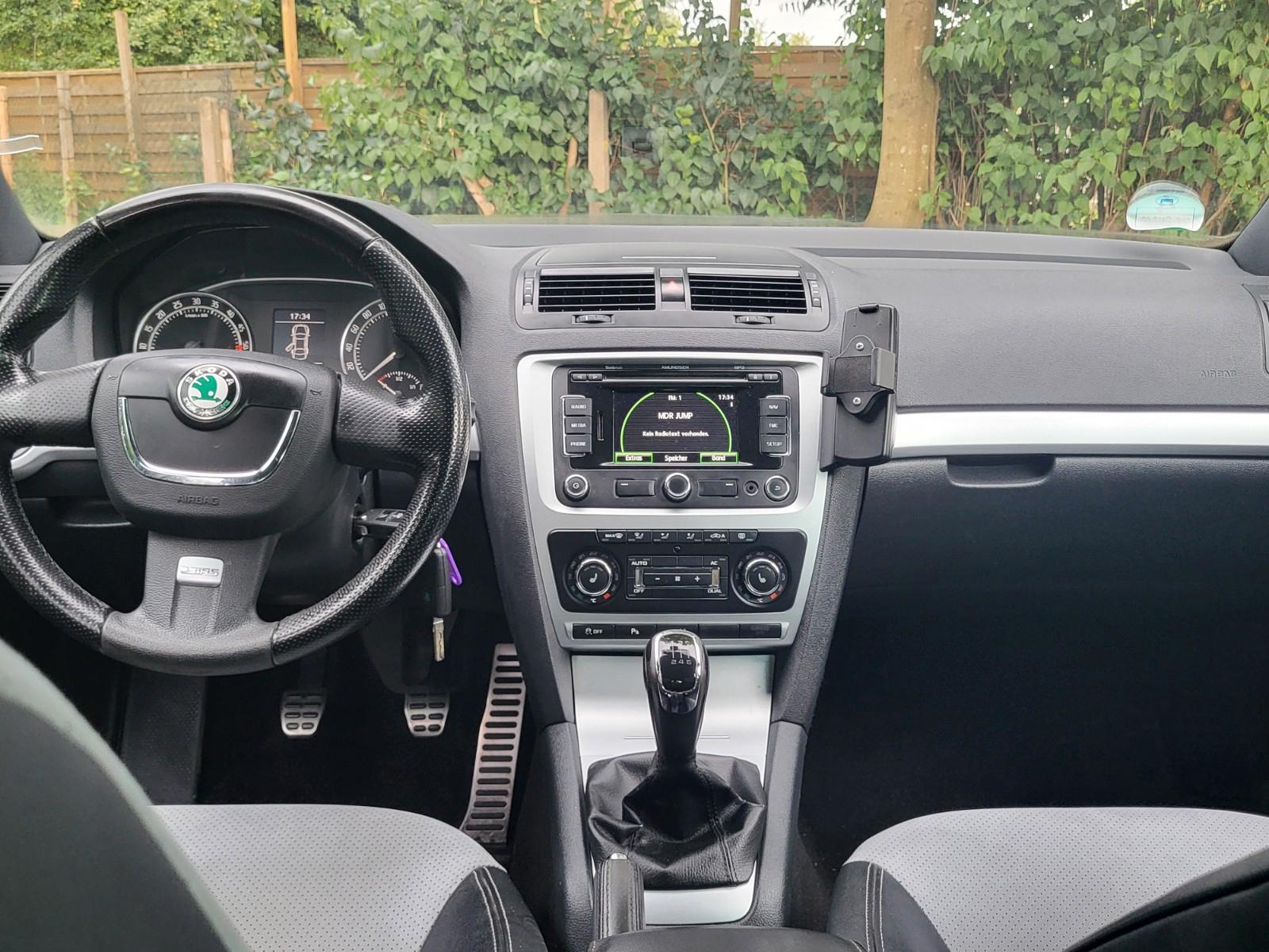 Skoda Octavia 2011 — photo 15
