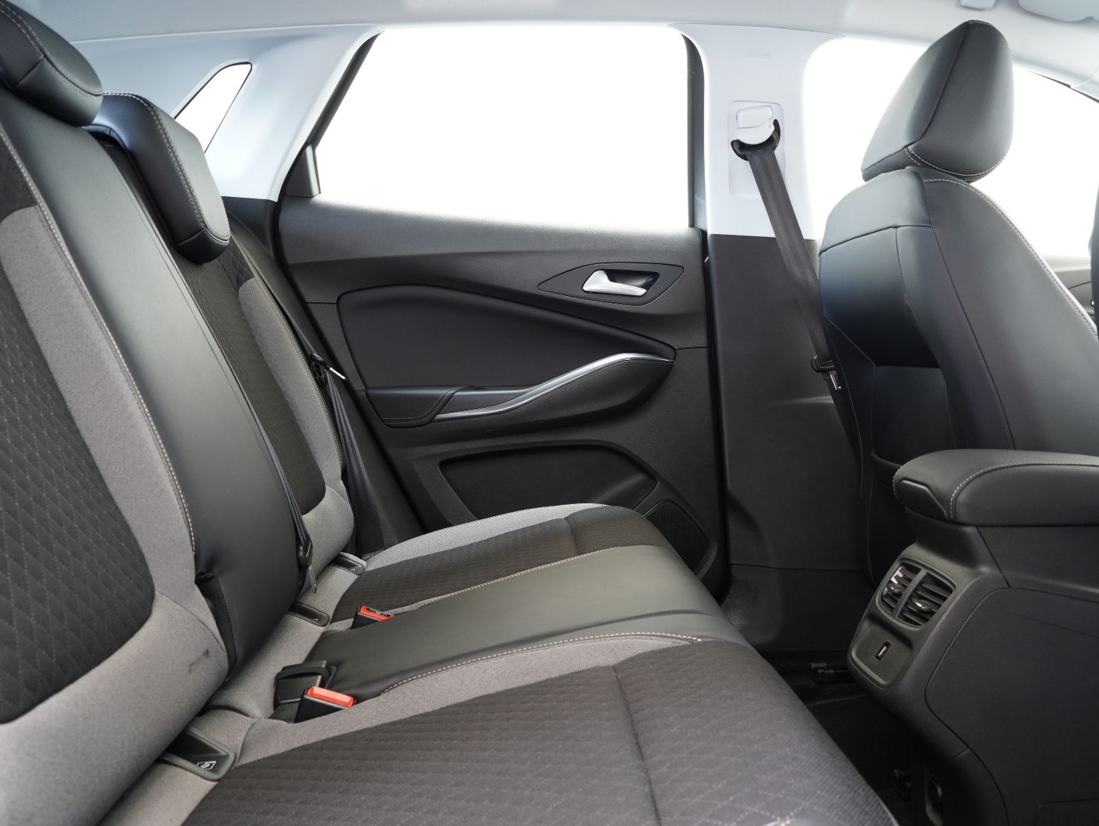 Fahrzeugabbildung Opel Grandland (X) 1.2 Turbo Elegance NAVI/LED/KAMERA