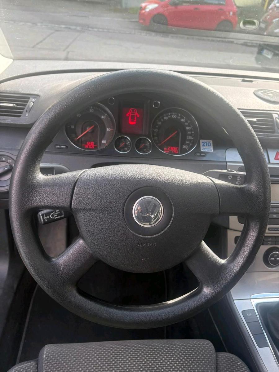 Volkswagen Passat 2005 — photo 13