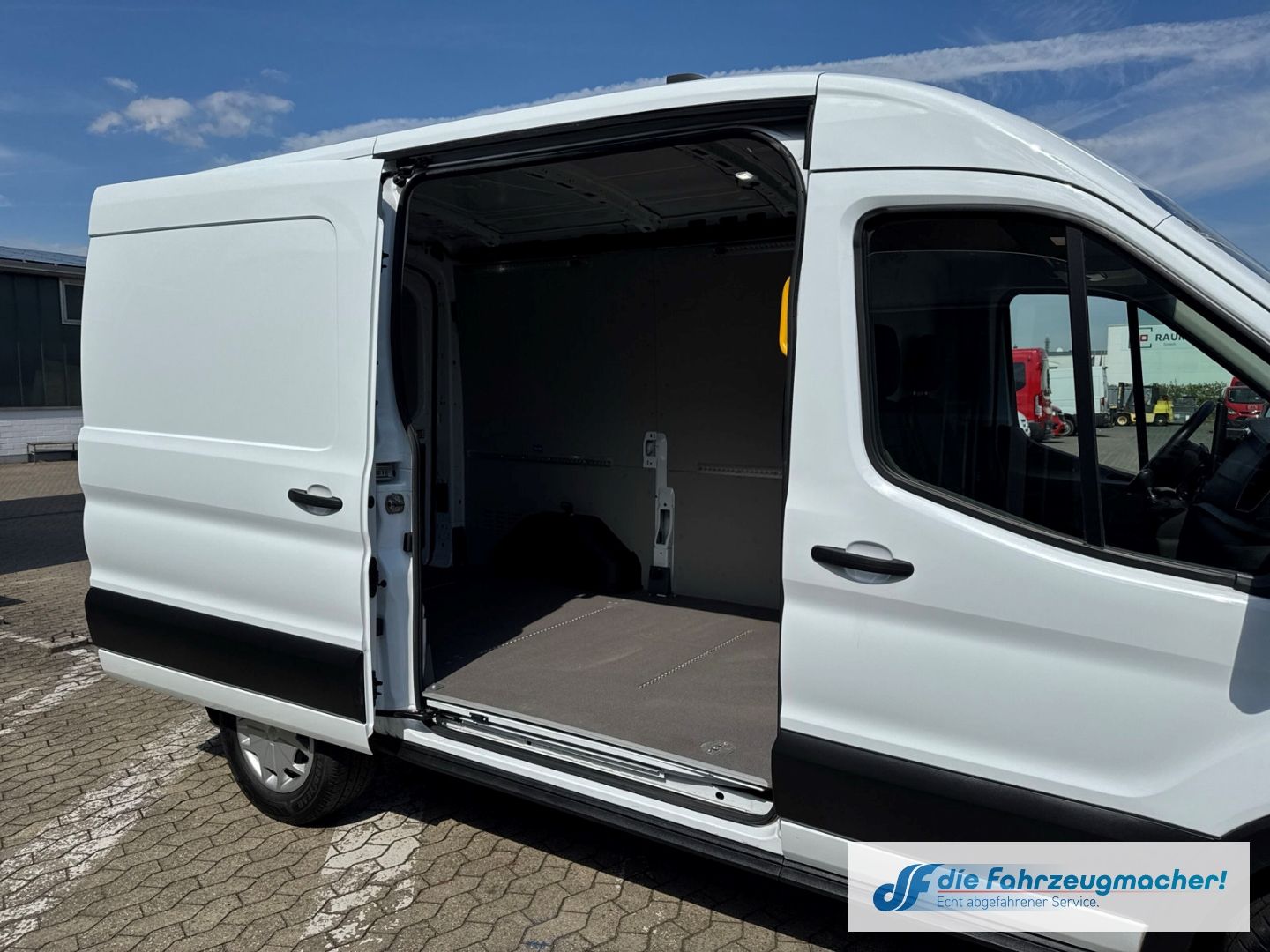 Fahrzeugabbildung Ford Transit Kasten 350 L2H2 Trend Klimaautom DAB Tot