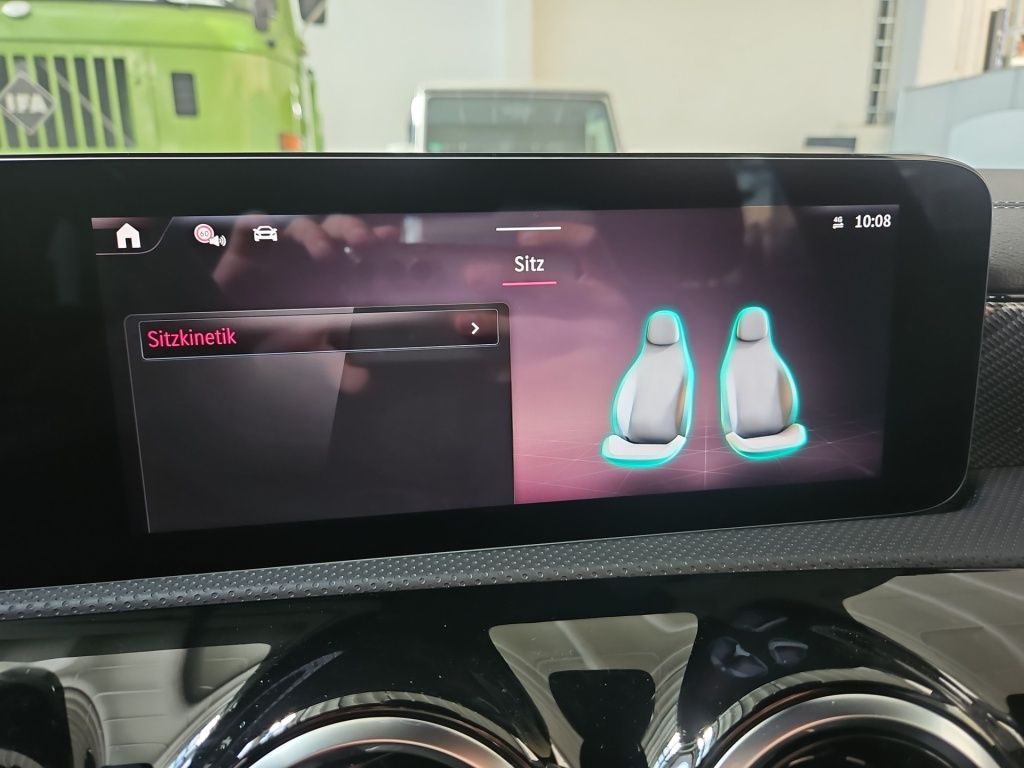 Fahrzeugabbildung Mercedes-Benz CLA 180 Coupé Progressive Distronic+ LED Memory