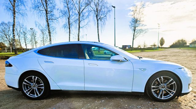 Tesla Model S 90D, Version B19B5, M1