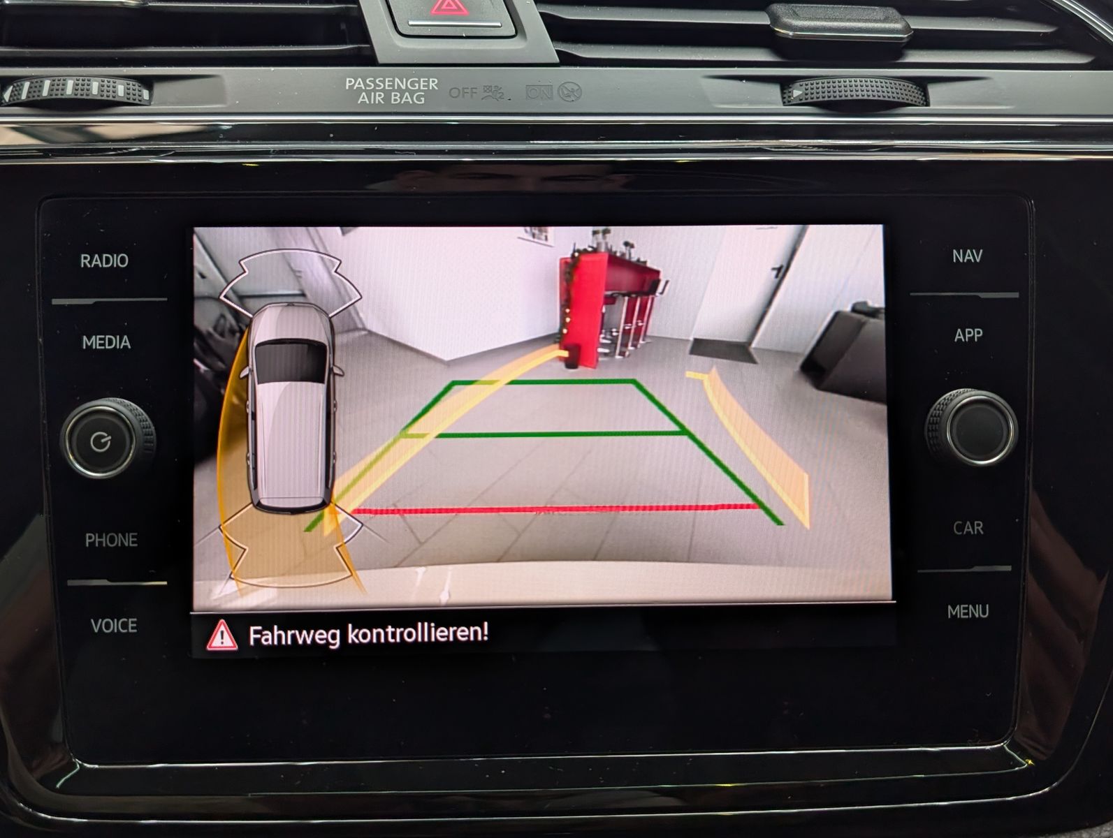 Fahrzeugabbildung Volkswagen Touran 2.0 DSG R-Line High. Pano 7-Si IQ.Dri AHK