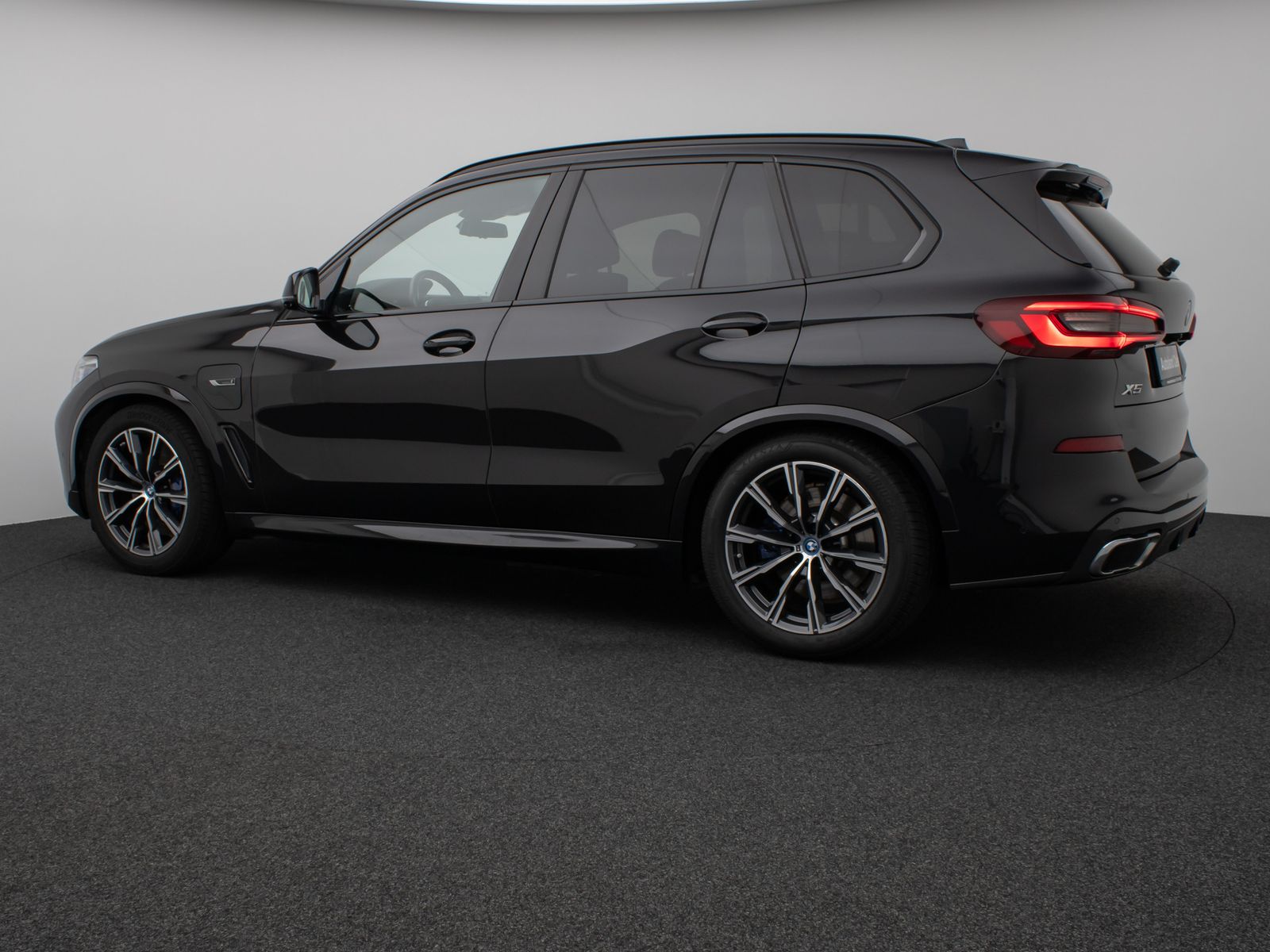 Fahrzeugabbildung BMW X5 xD45e M Sport Panorama Laser 360°HUD DAB B&W