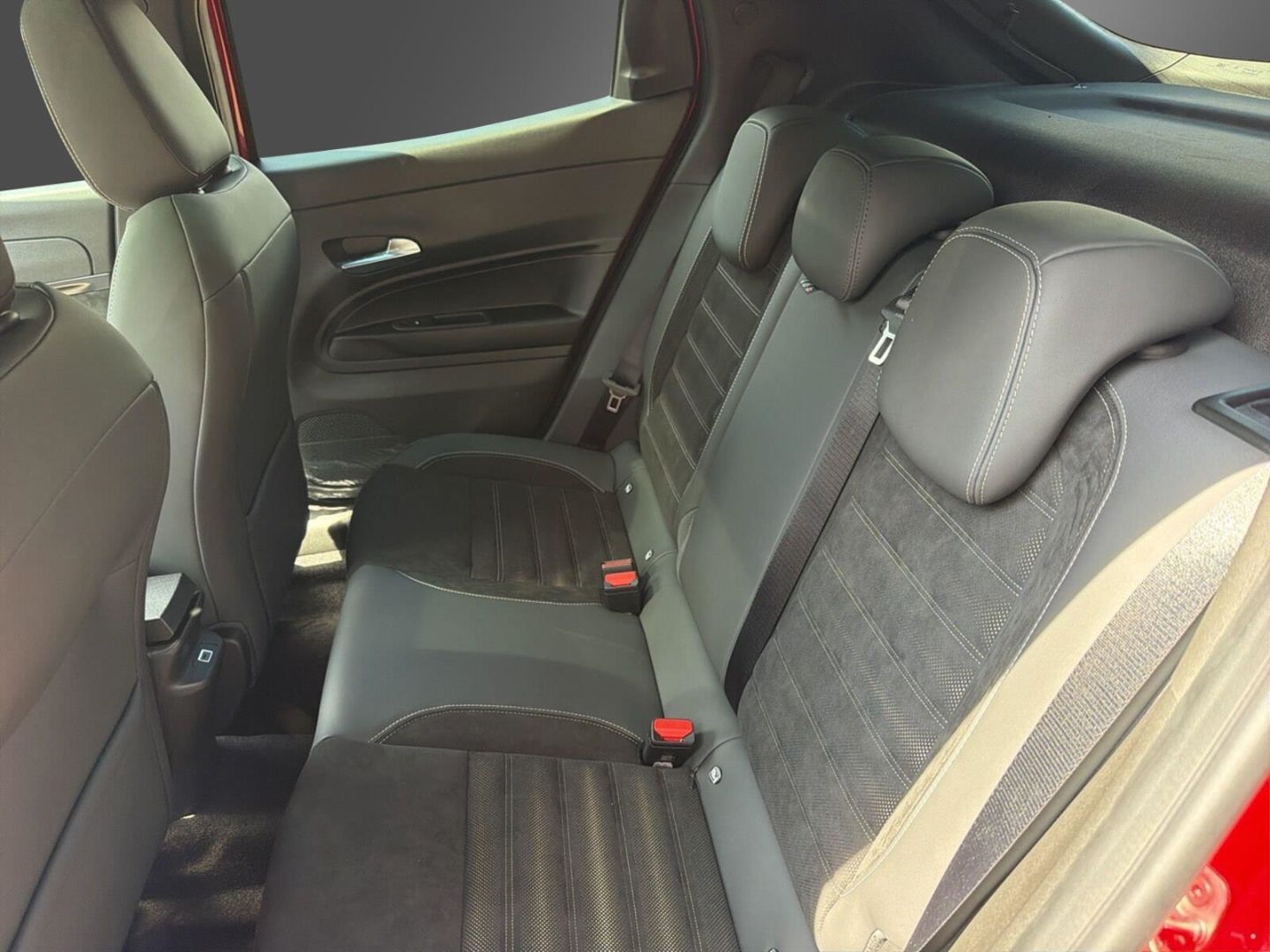 Fahrzeugabbildung Alfa Romeo Junior Ibrida Sport Speciale 1,2 VGT 107kW MY26