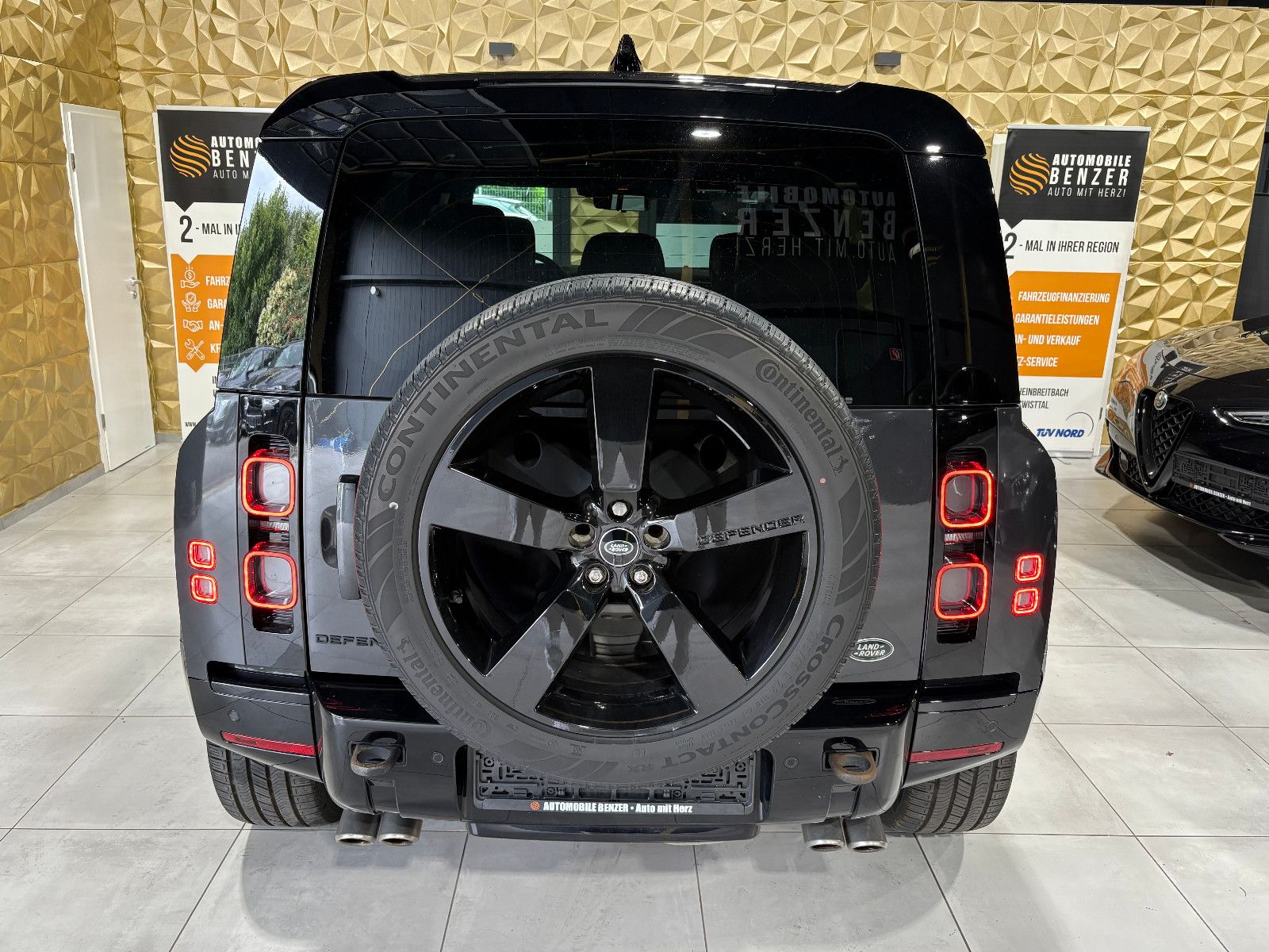 Fahrzeugabbildung Land Rover Defender 110 V8/PANO/ACC/HEAD-UP/360°/APPLE/AMBI