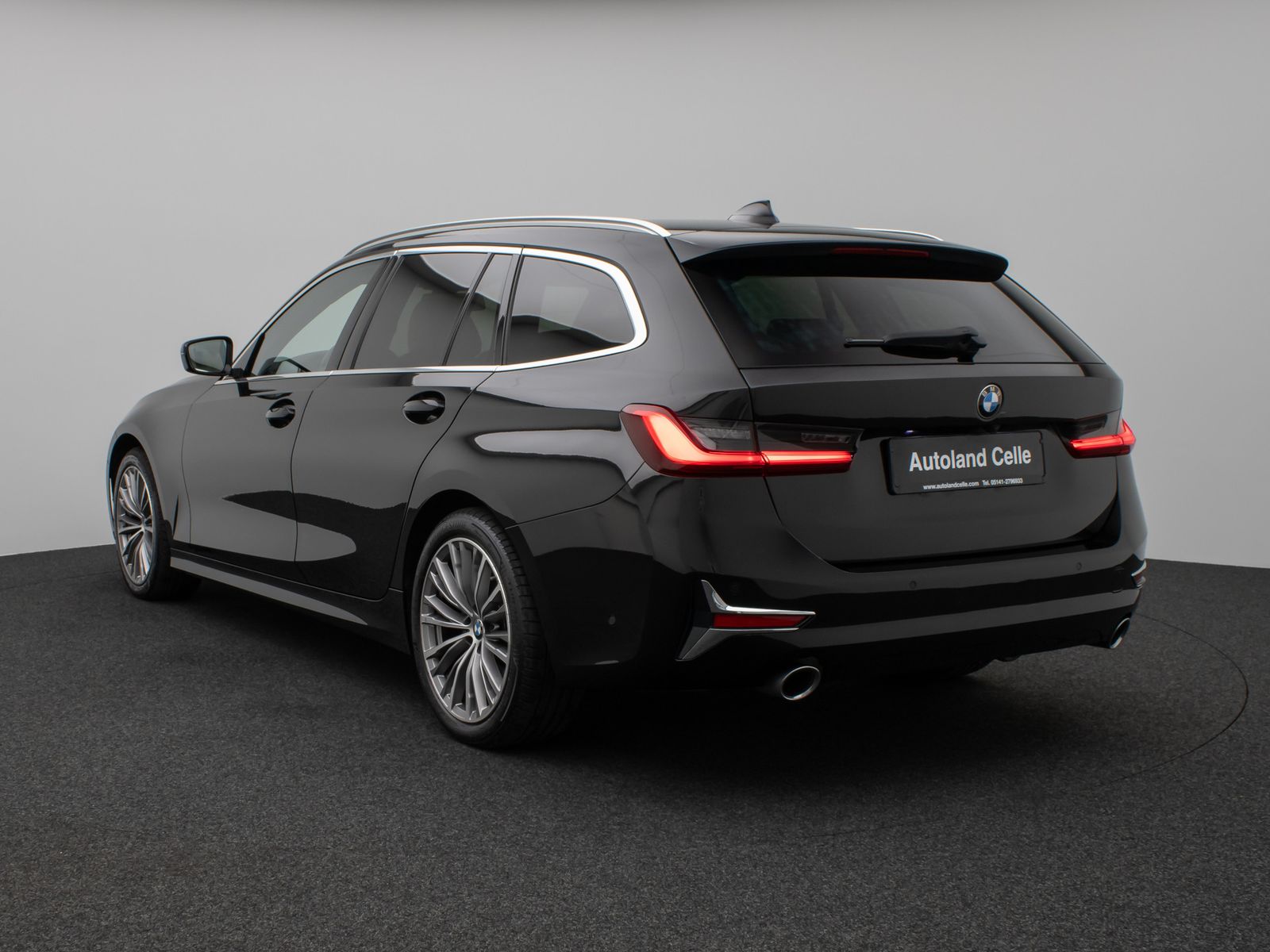 Fahrzeugabbildung BMW 320d xD LuxuryLine Kamera HUD DAB H/K AHK Komfor