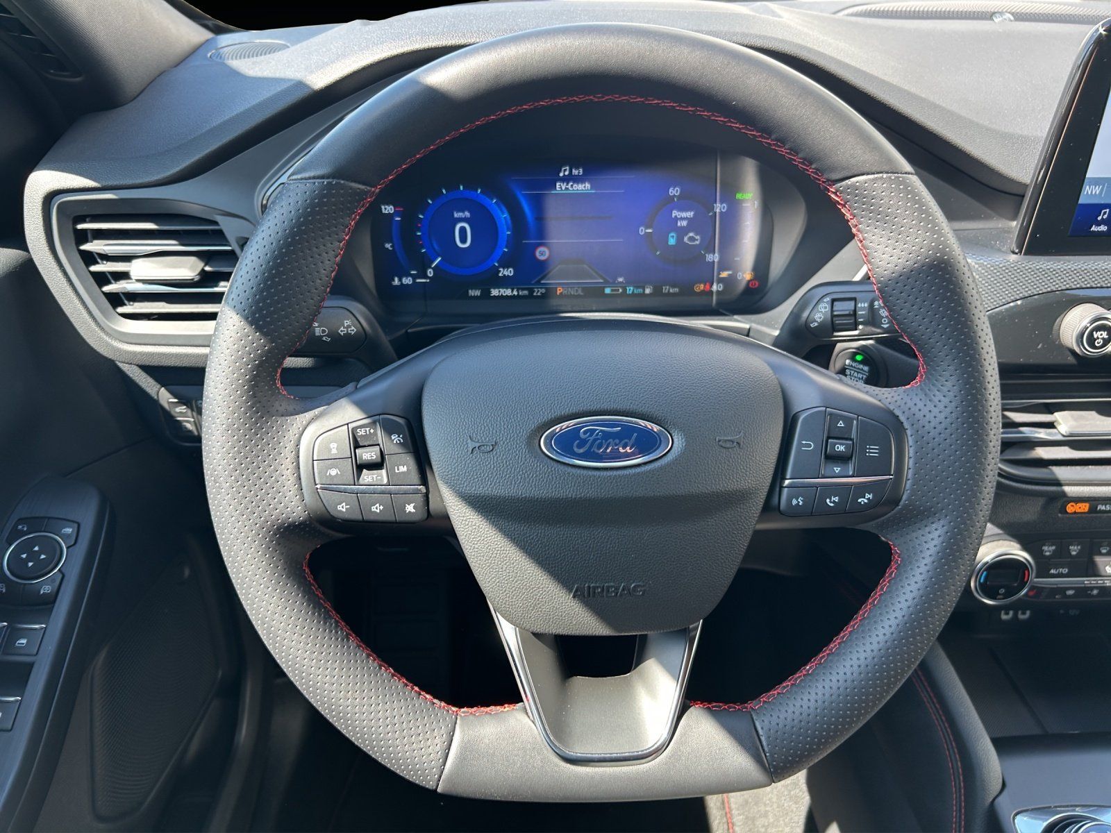 Fahrzeugabbildung Ford Kuga 2.5 Duratec Plug-in-Hybrid ST-Line X/PANO/