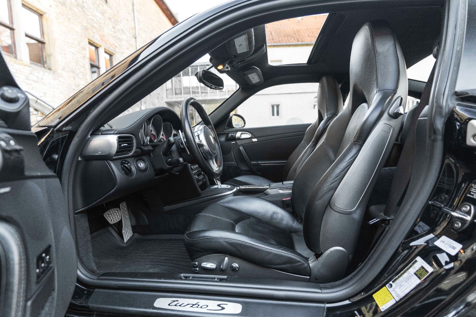 Fahrzeugabbildung Porsche 911 Turbo S Coupe 977 PCCB BOSE SPORT CHRONO NAV