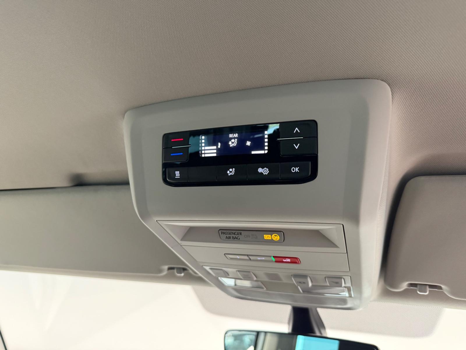 Volkswagen T6.1 Caravelle 4 Motion  DSG NAVI LED 8 SITZE