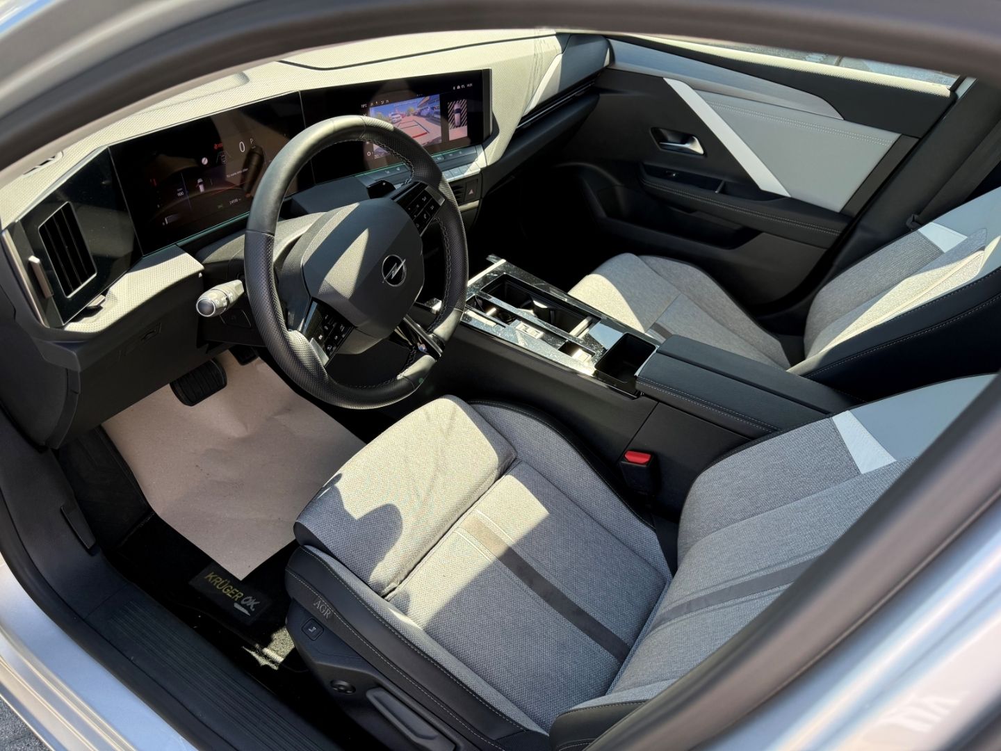 Fahrzeugabbildung Opel Astra L Elegance mit SHZ+LHZ+Kamera