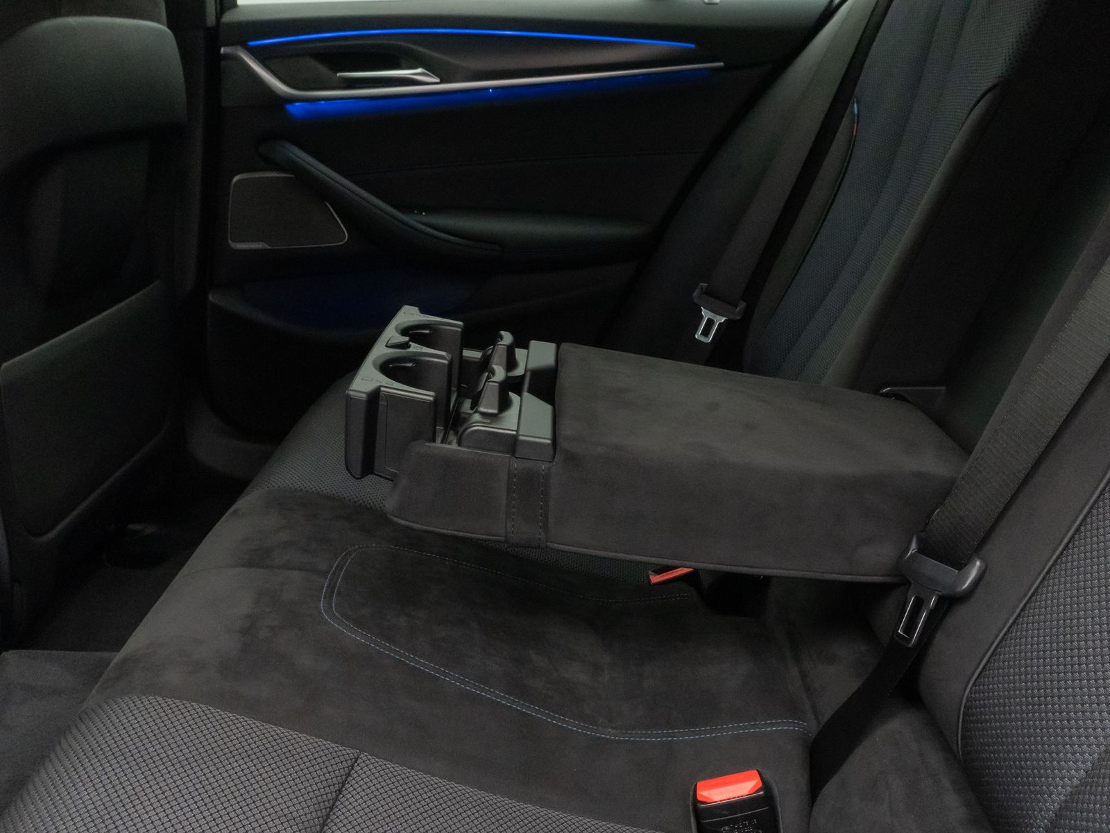 Fahrzeugabbildung BMW 520d M Sport DAB H/K PDC Stop&Go Fernlichtassist