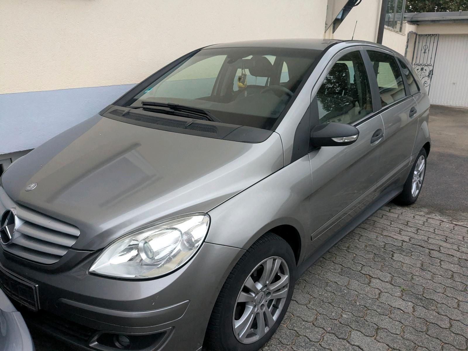 Mercedes-Benz B 200