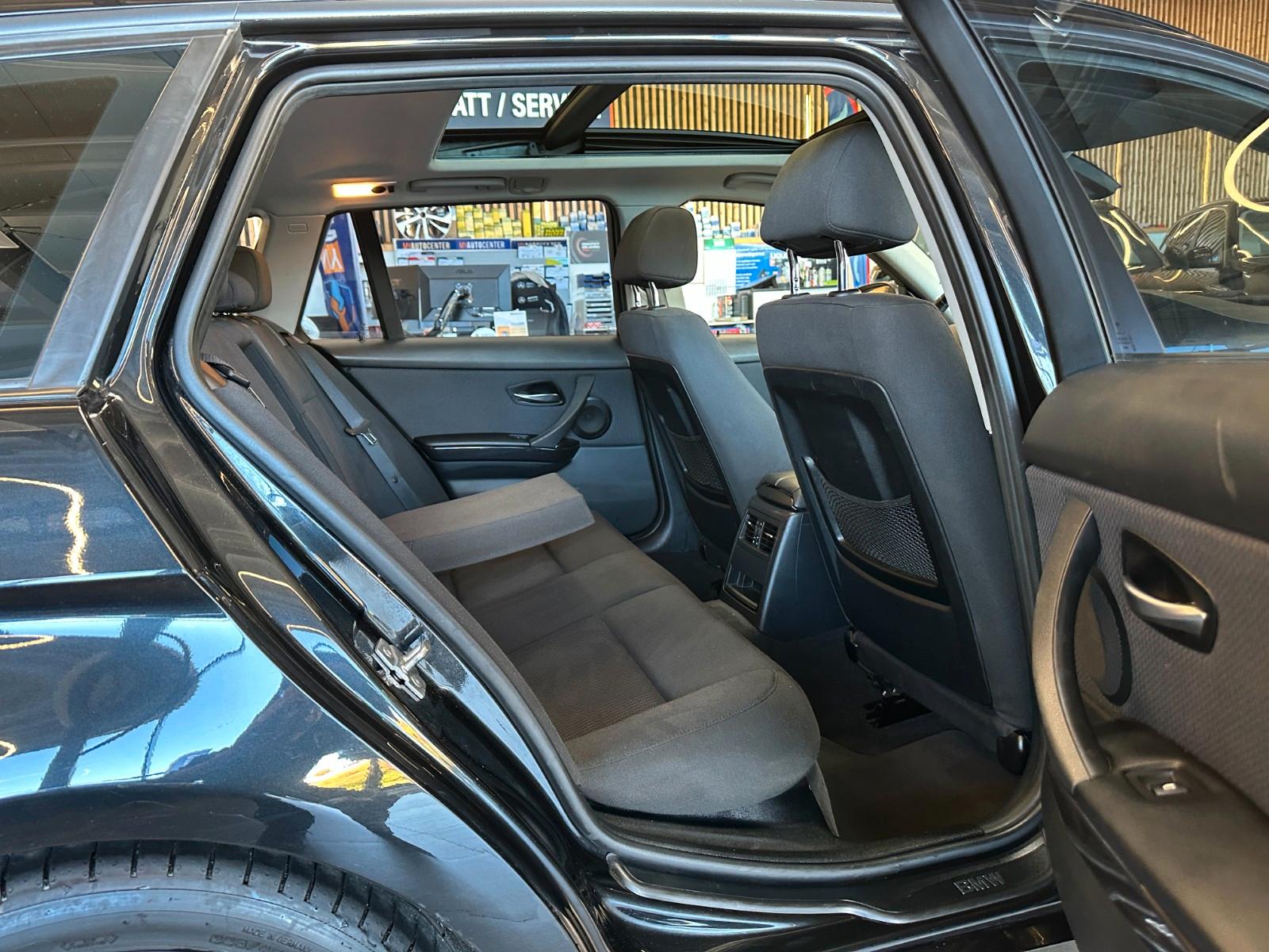 BMW 320 2011 — photo 34