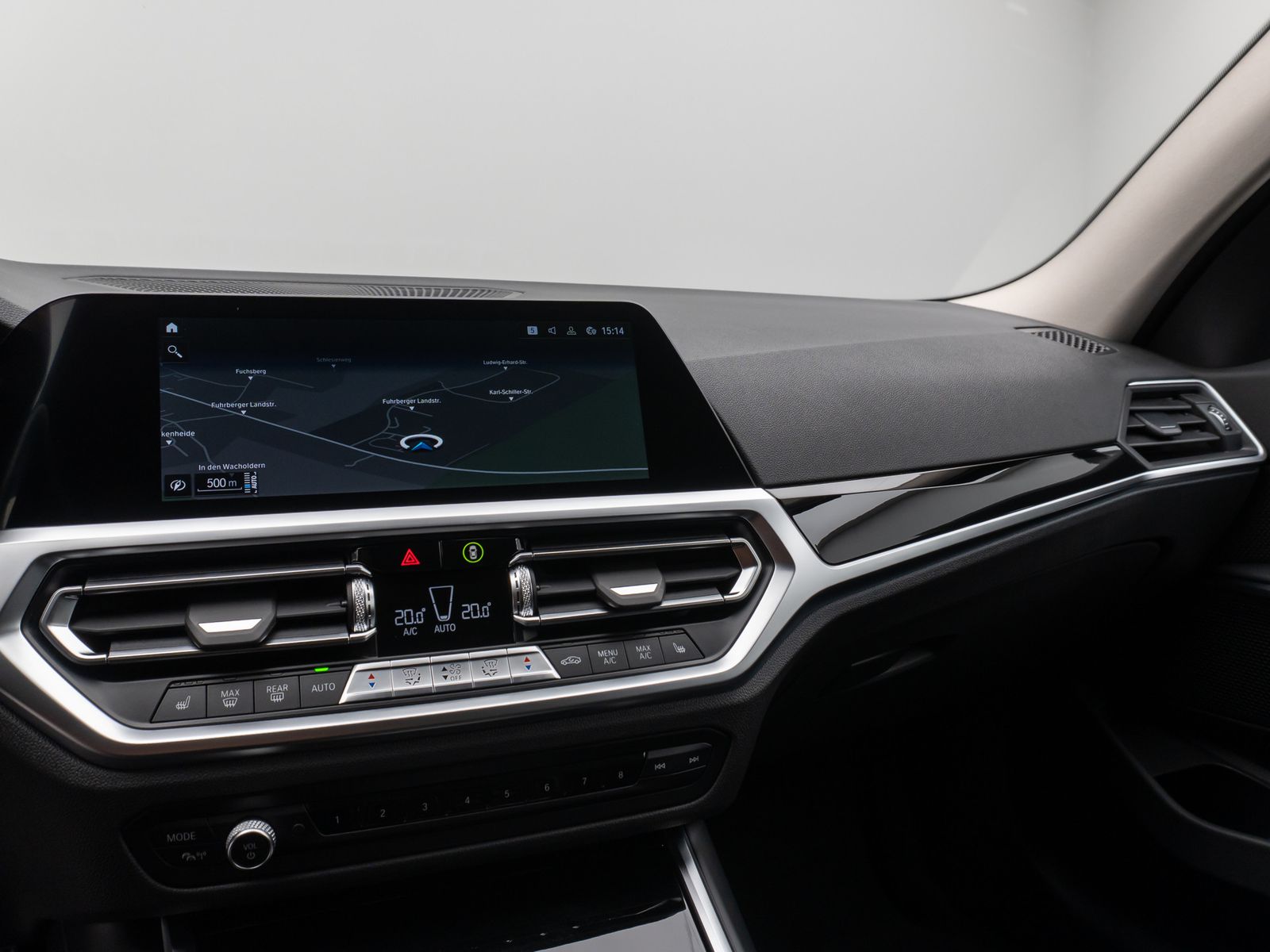 Fahrzeugabbildung BMW 330e DAB CockPitPr Lenkrhz PDC Stop&Go Alarm AHK