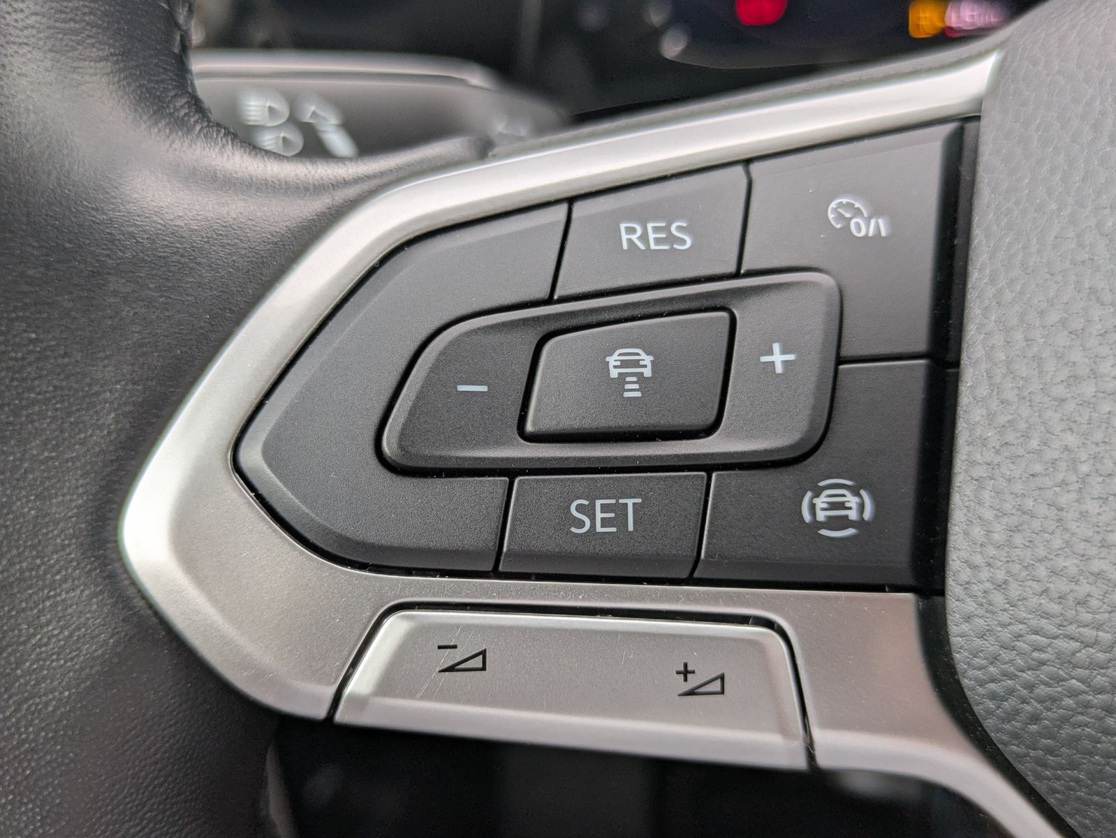 Fahrzeugabbildung Volkswagen Golf 2.0 TDI Life STHZ*LED*MASSAGE*MEMORY*APP