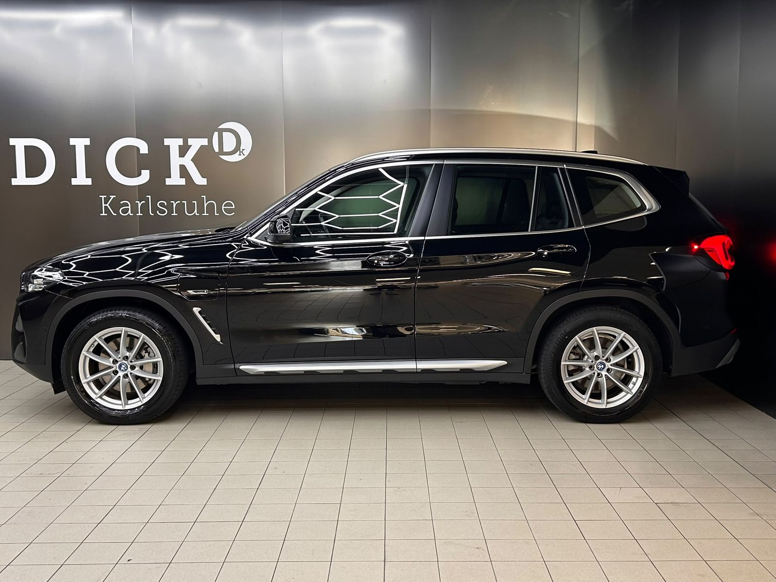 Fahrzeugabbildung BMW X3 30e xDr LED+NAVI+SHZ+KAMERA+HIFI+TEMP+AHK+MF+