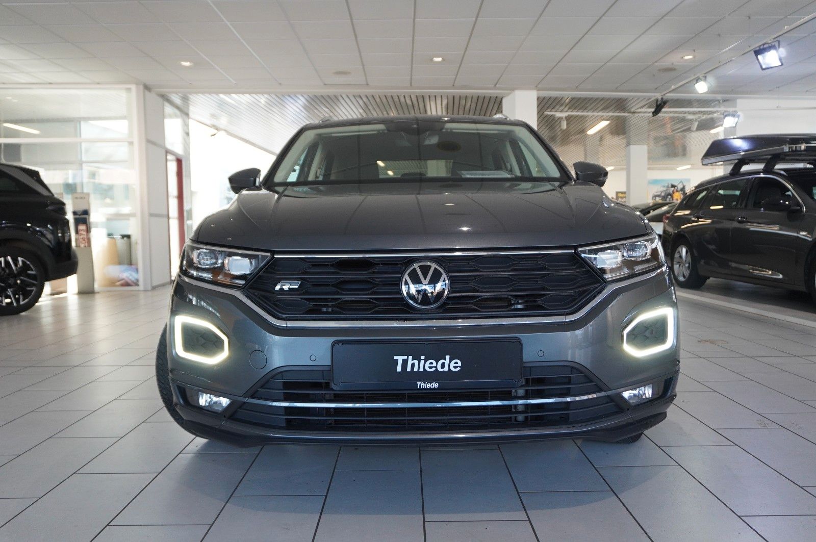 Fahrzeugabbildung Volkswagen T-Roc 1.5 TSI R-LINE SPORT NAVI/LED/KAMERA/VIRT.