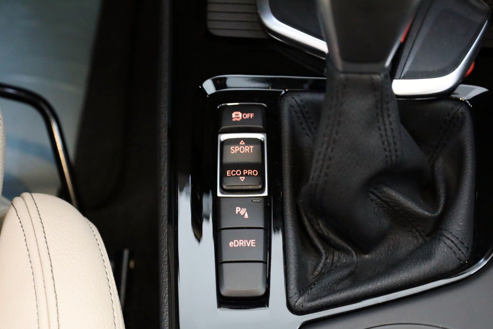 Fahrzeugabbildung BMW X1 xDrive 25 e Sport Line,Leder,Navi,LED,SH, +WR