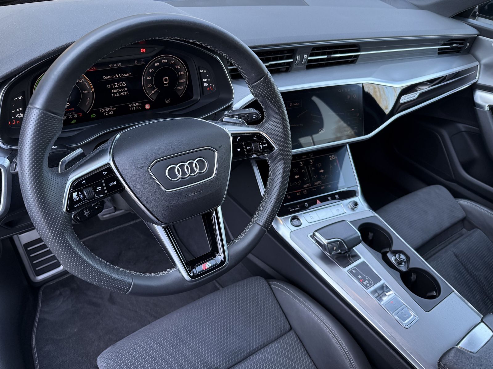 Fahrzeugabbildung Audi A6 Avant 55 TFSI e Qu S-Line Black NAV+MATRIX+VC