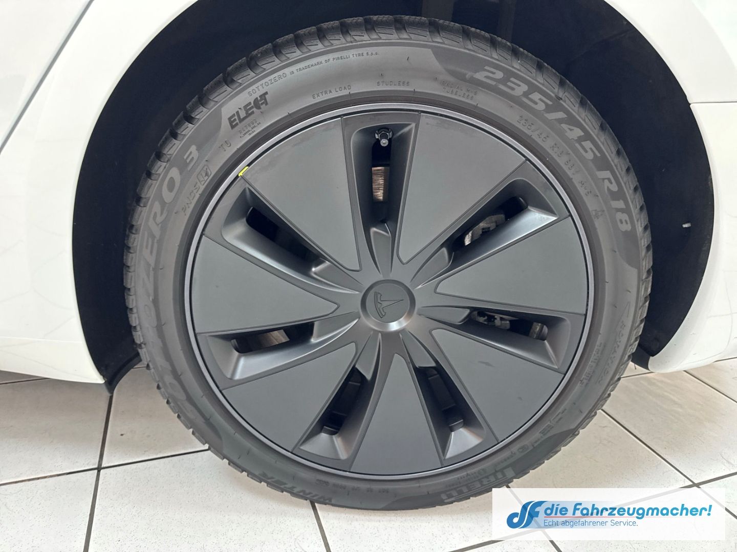 Fahrzeugabbildung Tesla Model 3 Basis RWD Leder Soundsystem ACC El. Heck