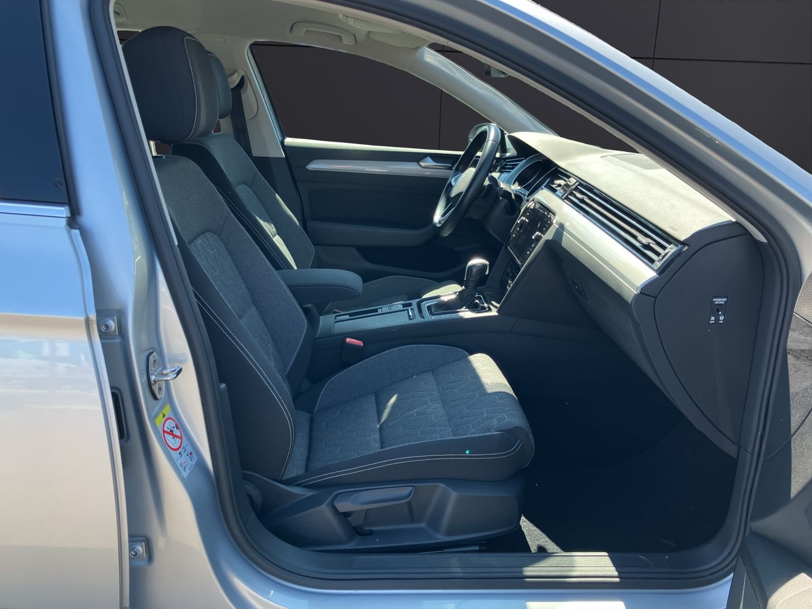 Fahrzeugabbildung Volkswagen Passat Variant TDI Business DSG LED AHK Navi ACC