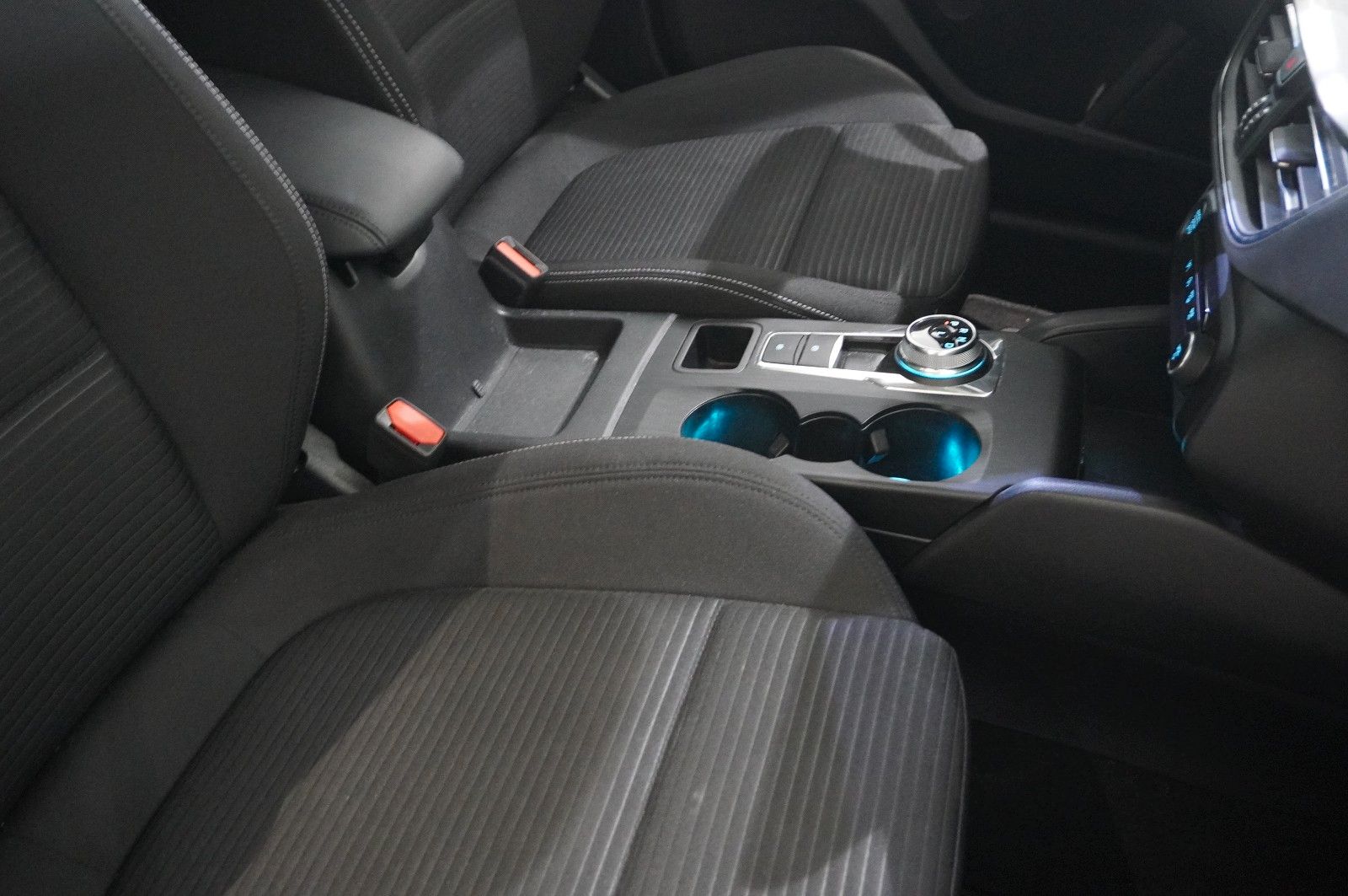 Fahrzeugabbildung Ford Focus Turnier 1.5D TITANIUM NAVI/LED/KAMERA/DAB+