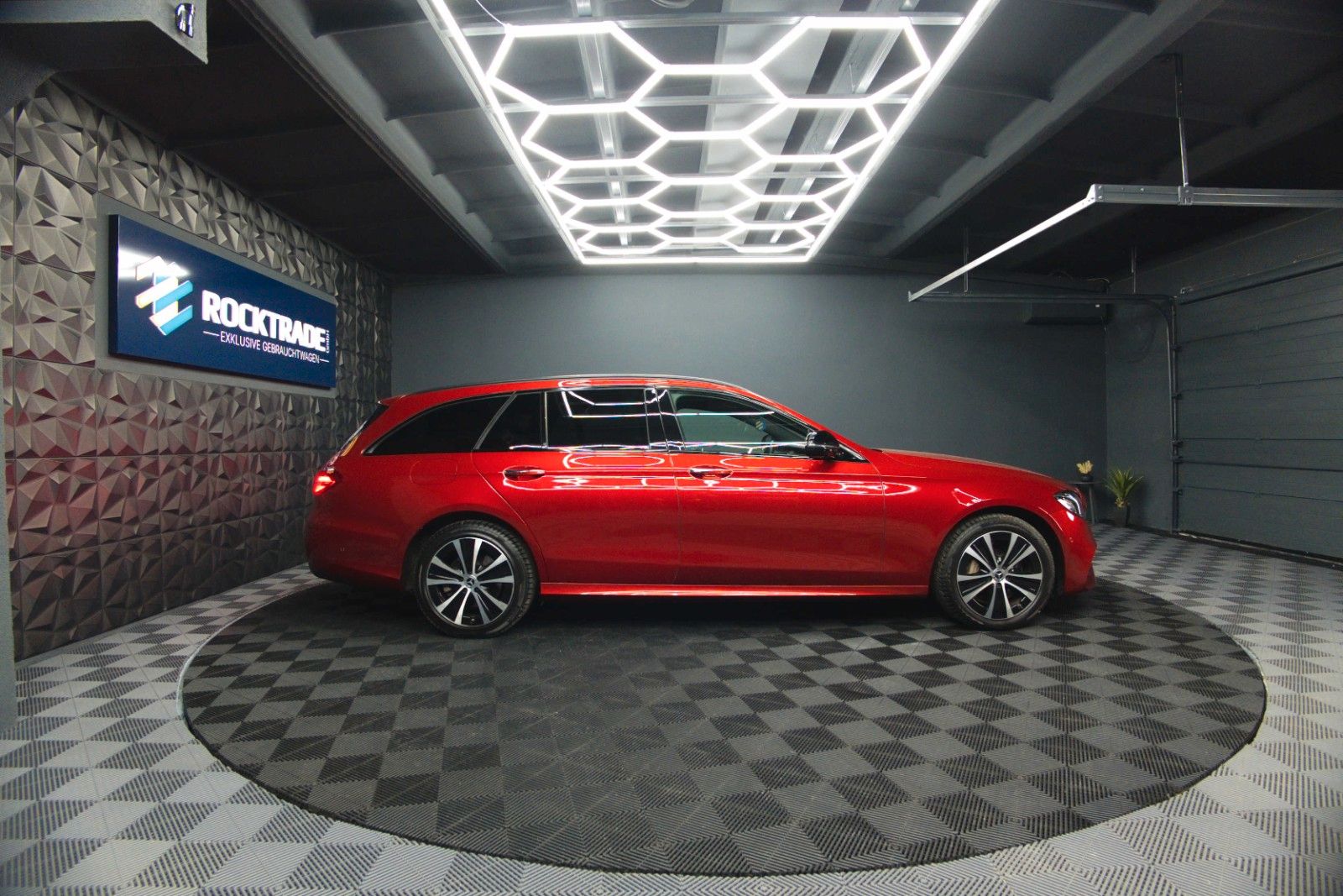 Fahrzeugabbildung Mercedes-Benz E 400d T 4Matic AMG Night-Paket ACC Widescreen