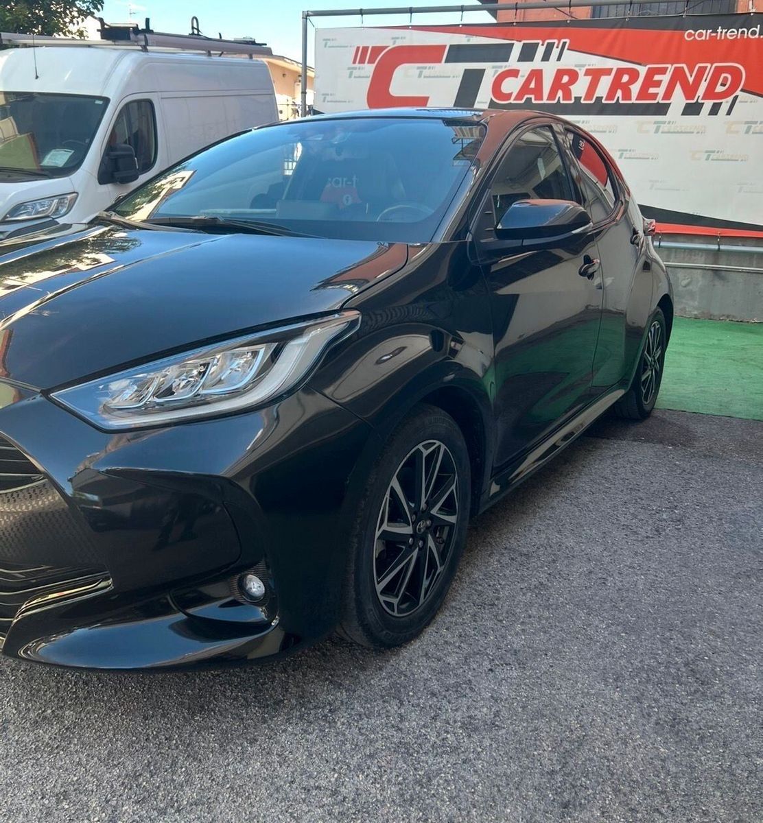 Toyota Yaris 1.5 Hybrid 5 porte Lounge imagem 2