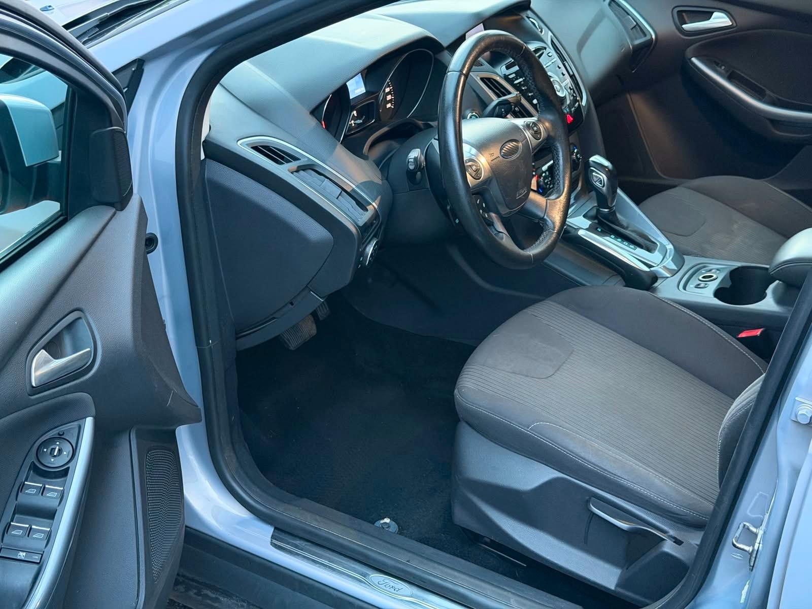 Ford Focus 2012 — photo 12