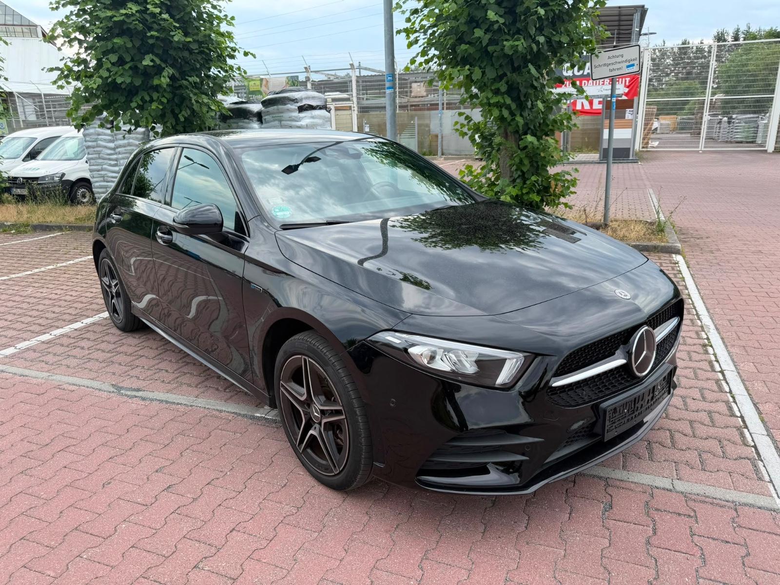 Mercedes-Benz A 250e AMG-Line Hybrid Automat Navi LED