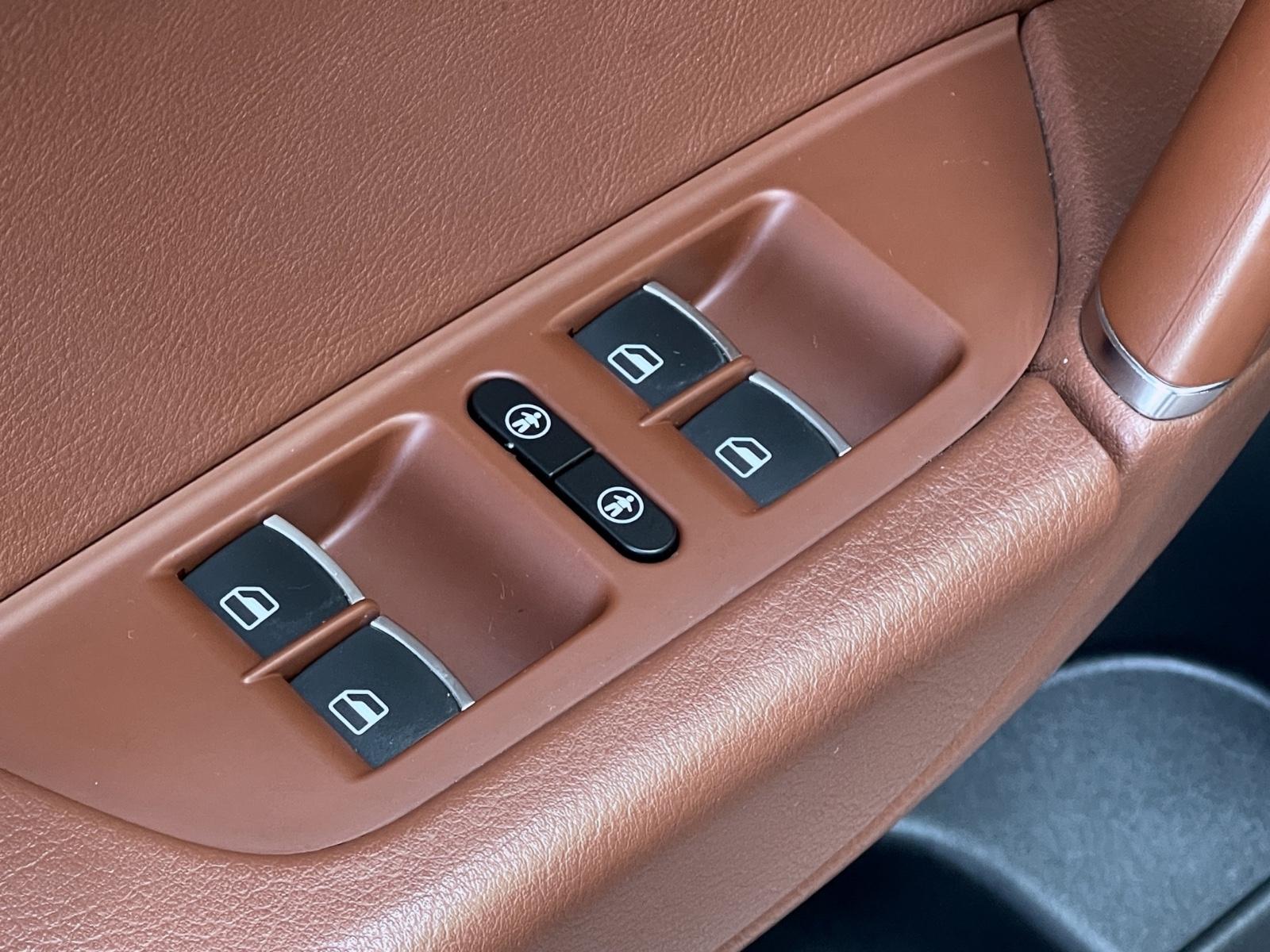 Volkswagen TOUAREG V6 TDI 4 MOTION LEDER PANORA SCHECKHEFT