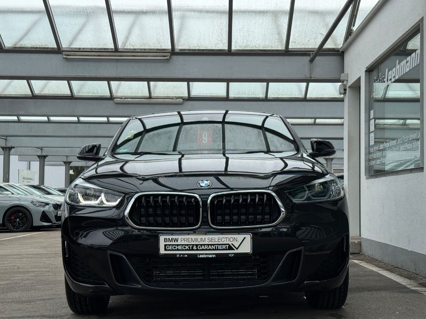 Fahrzeugabbildung BMW X2 sDrive18i M-Sportpaket GARANTIE bis 09/2028