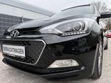 Hyundai i20 1.4 CRDi Style Leder Navi Pano AHK 1-Hand - Hyundai i20: Schiebedach