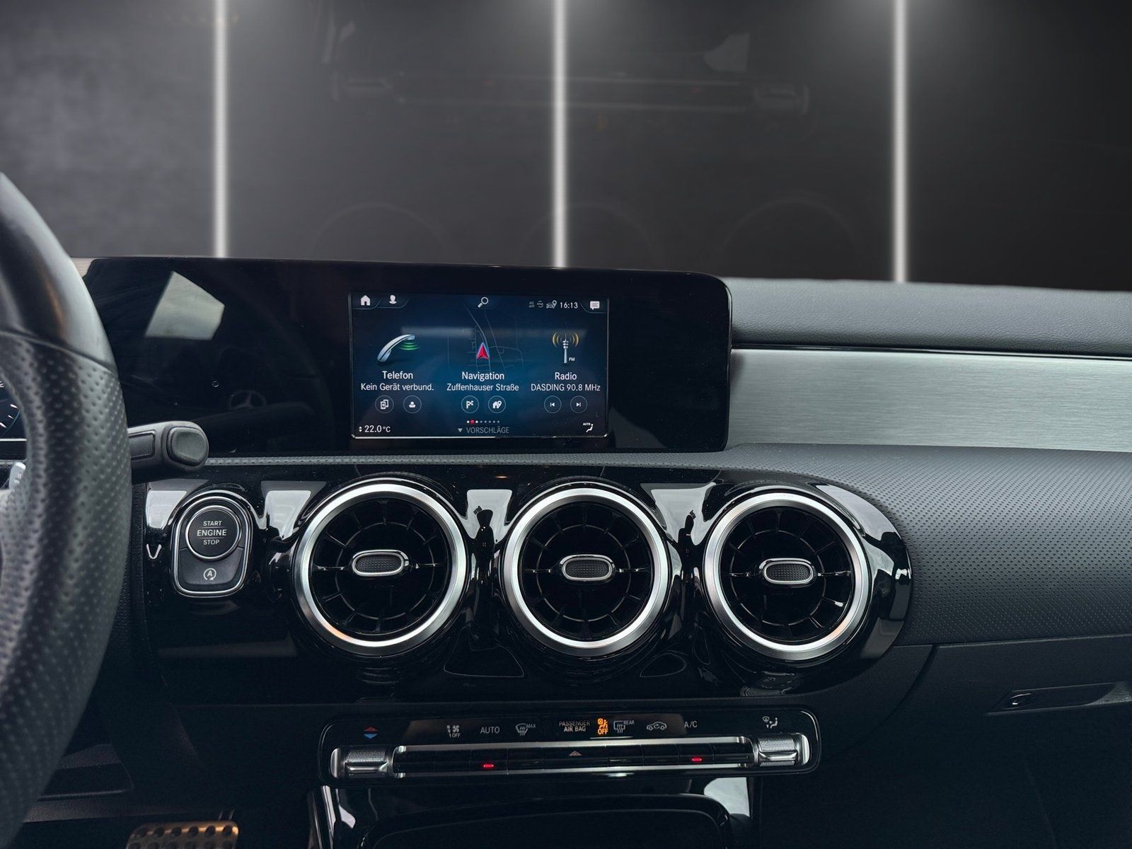 Fahrzeugabbildung Mercedes-Benz A 220 AMG-Line*LED*PDC*Spurhalt*Sitzheizung*MBUX