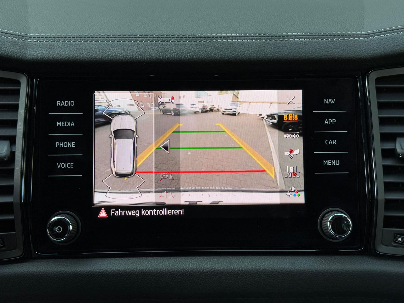 Fahrzeugabbildung SKODA Kodiaq 2.0 TSI 4x4 DSG Sportline MATRIX+SHZ+KAM+