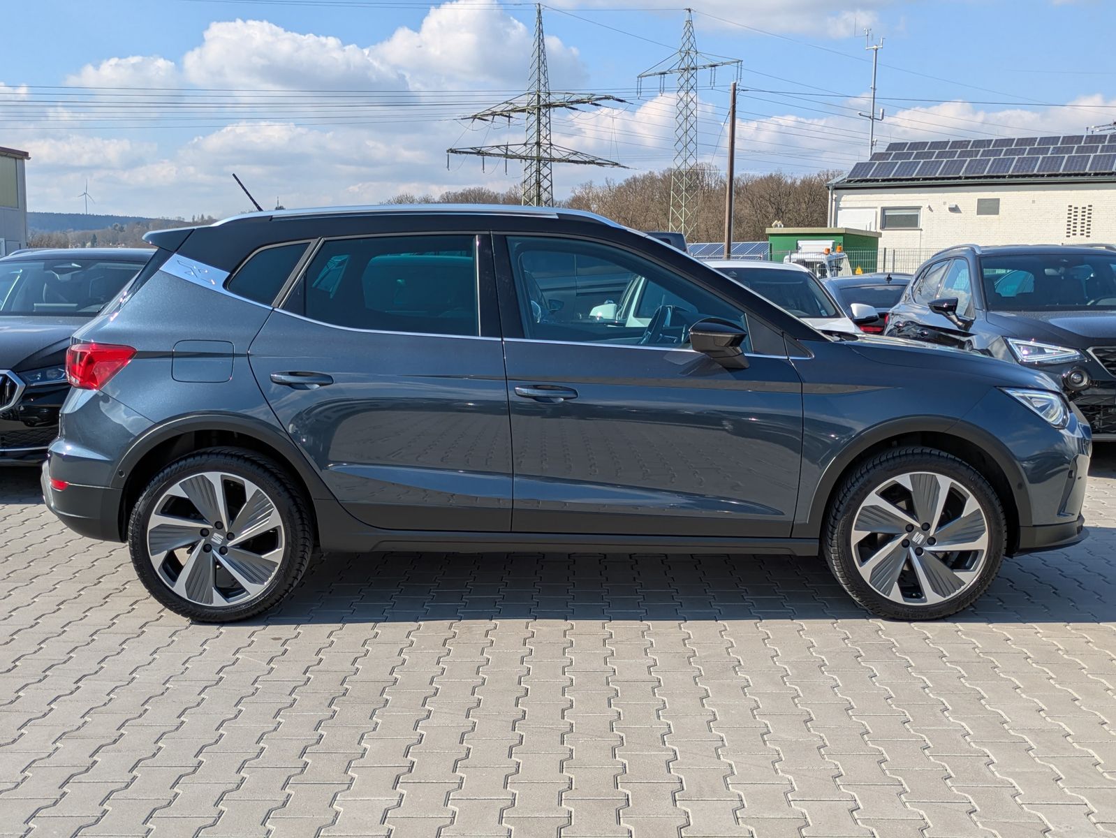 Fahrzeugabbildung SEAT Arona 1.0 TSI FR DSG AHK*ACC*LED*APP*DAB*KAMERA