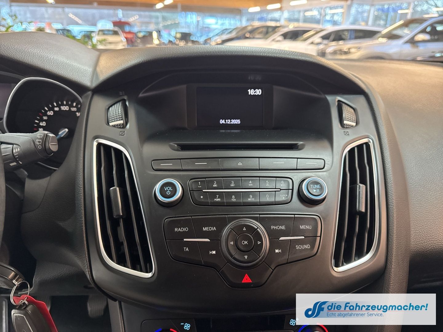 Fahrzeugabbildung Ford Focus Business CarPlay Zahnriemen neu Mehrzonenk