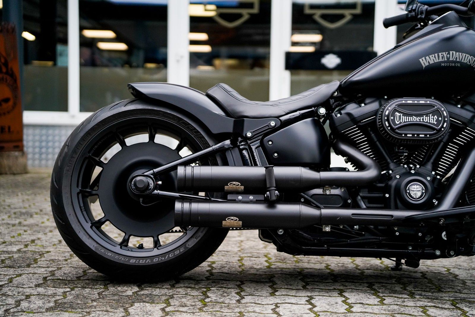 Fahrzeugabbildung Harley-Davidson FLFBS Fat Boy 114 cui - All Black - Jekill - 260