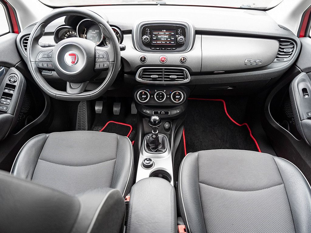 Fahrzeugabbildung Fiat 500X 1.4 MultiAir Cross KLIMA PDC SHZ NAVIGATION