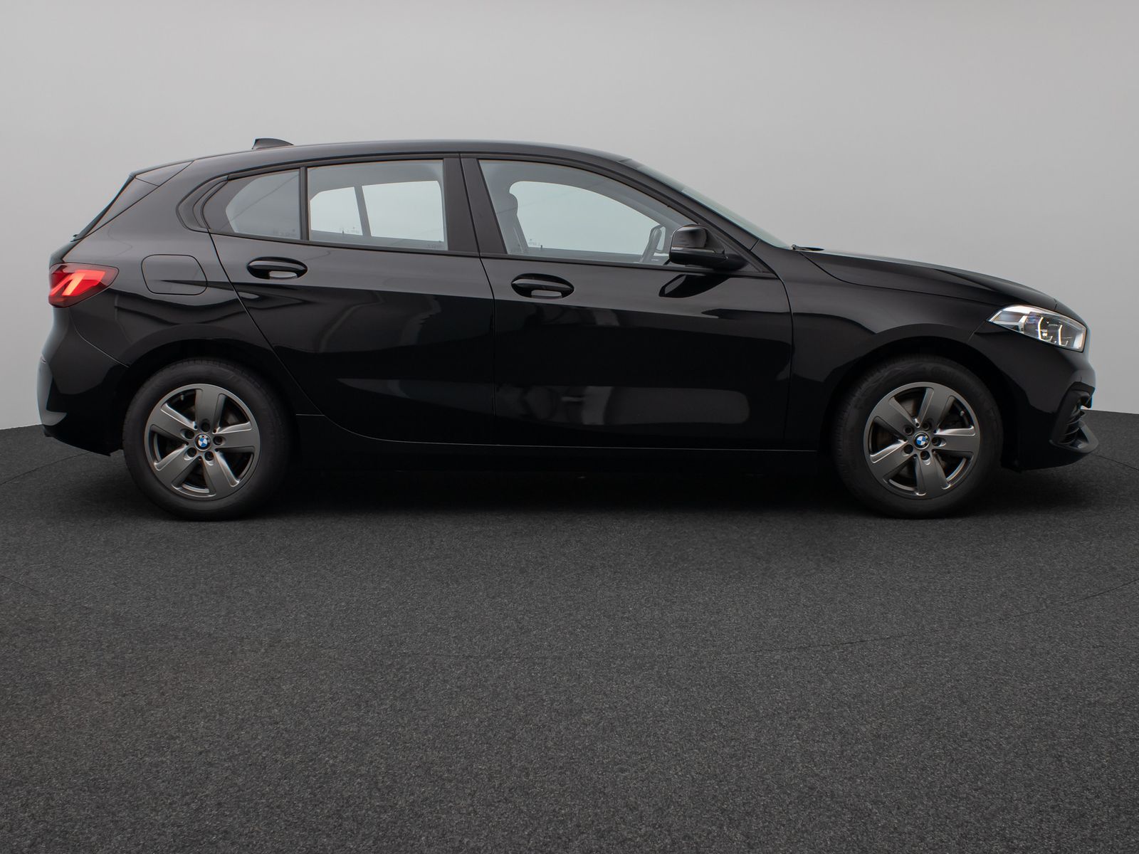 Fahrzeugabbildung BMW 118d DAB CockPitPro Geschwindigkeitsreg PDC LED