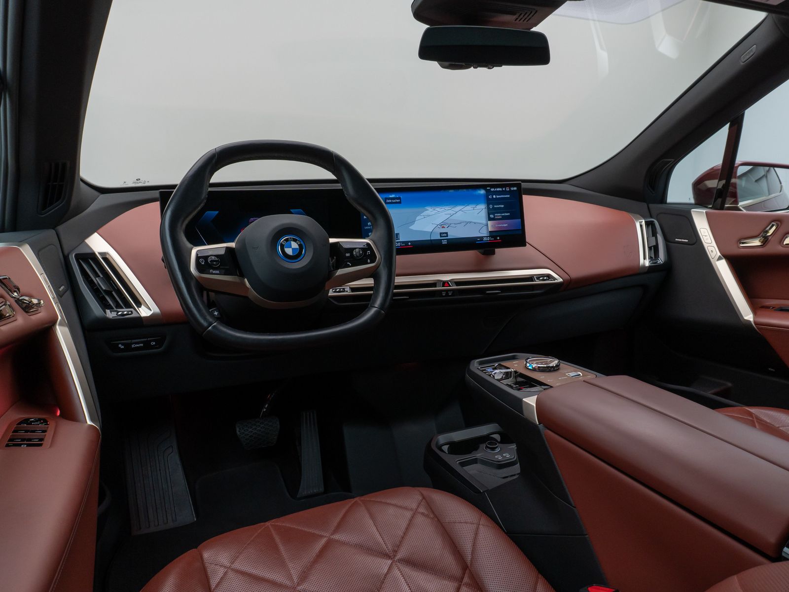 Fahrzeugabbildung BMW iX xD50  Sport Pano Sky-Lounge 360°Laser SoftCl