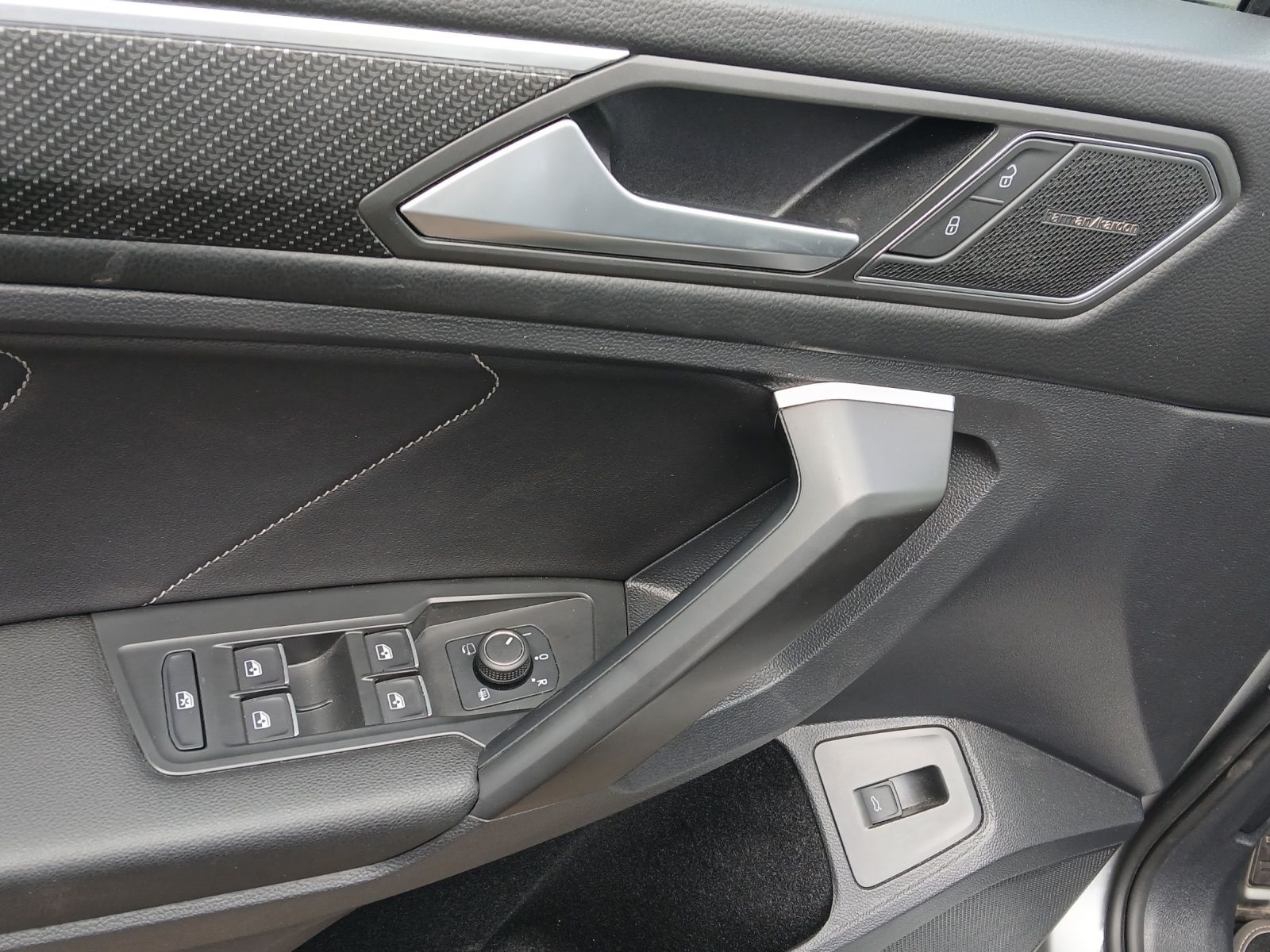 Fahrzeugabbildung Volkswagen Tiguan Allspace TSI R-Line DSG 4M IQ.Light Navi