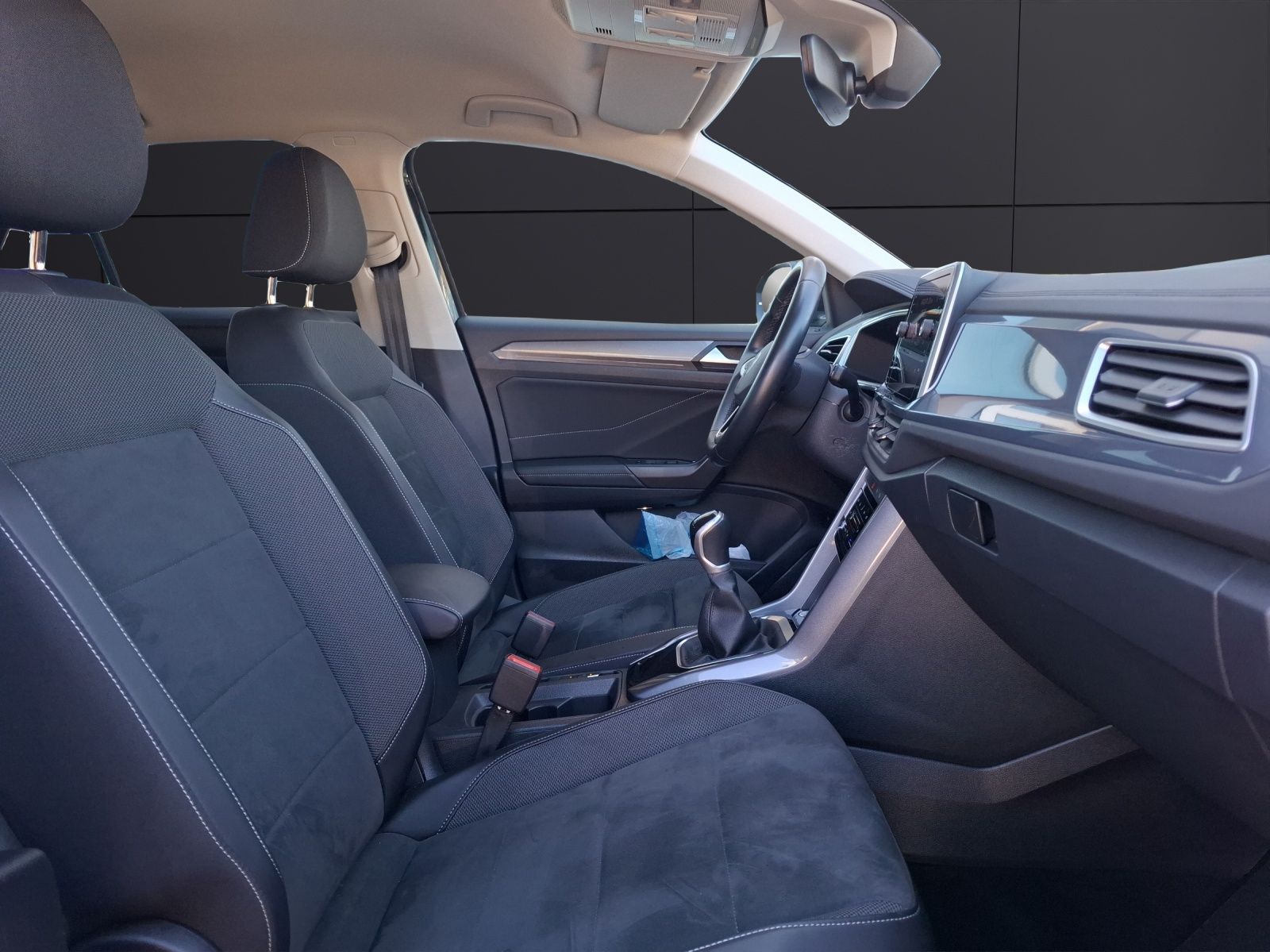 Fahrzeugabbildung Volkswagen T-Roc TSI Style LED Navi AID ACC Park-Assist SH