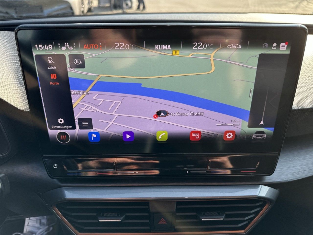 Fahrzeugabbildung CUPRA Leon Sportstourer VZ 2.0 TSI 4Drive DSG - mit KI generiert/bearbeitet